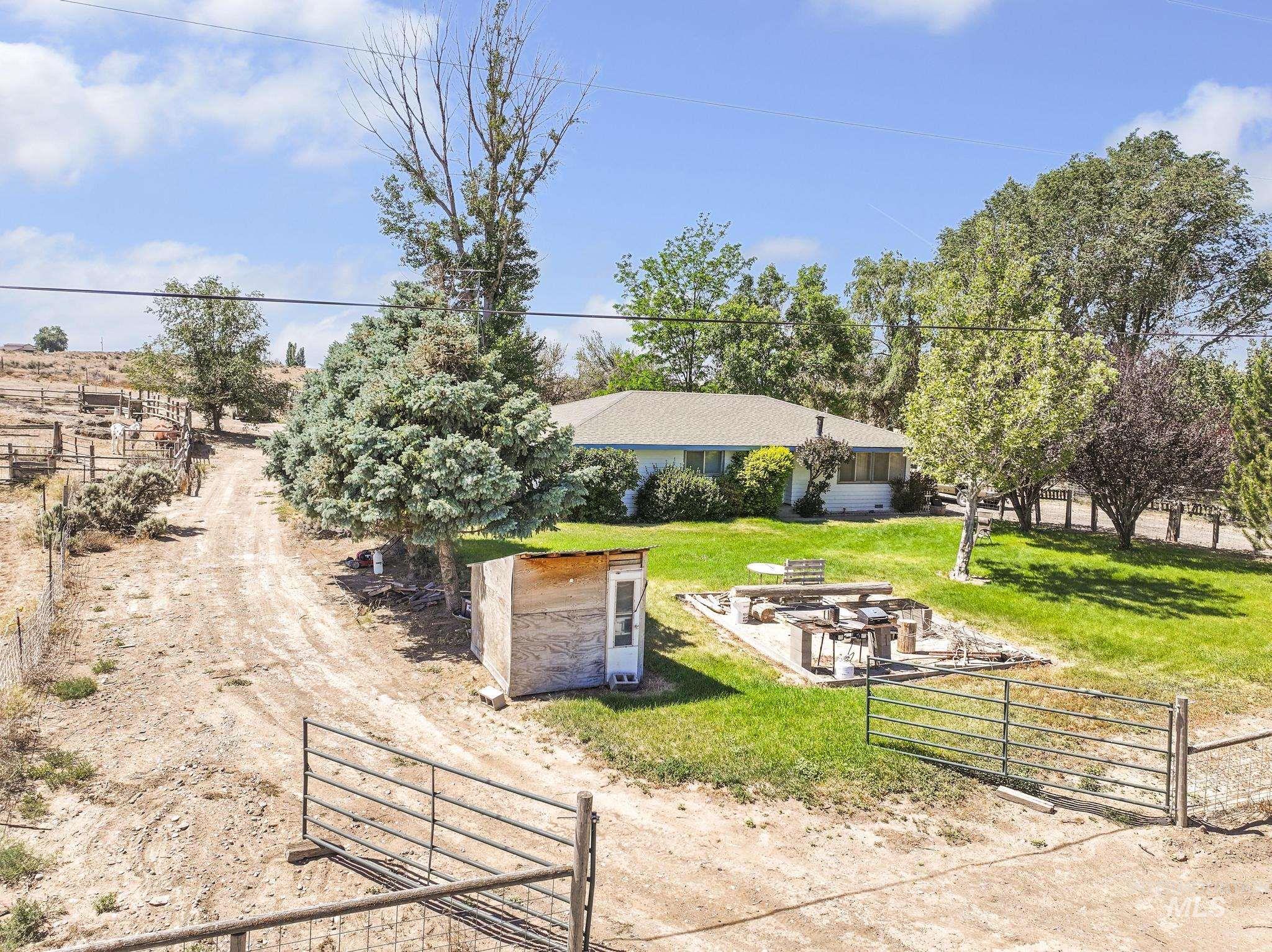 1906 S 1200 E, Bliss, Idaho 83314, 4 Bedrooms, 2 Bathrooms, Residential For Sale, Price $335,000, 98991423