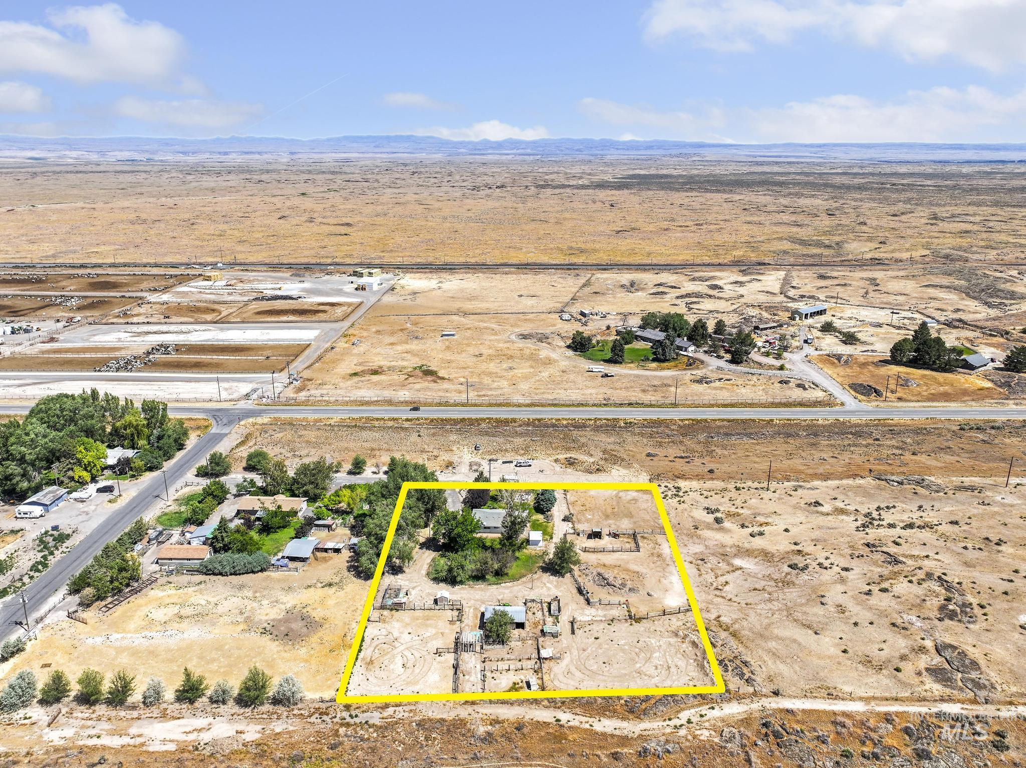 1906 S 1200 E, Bliss, Idaho 83314, 4 Bedrooms, 2 Bathrooms, Residential For Sale, Price $335,000, 98991423