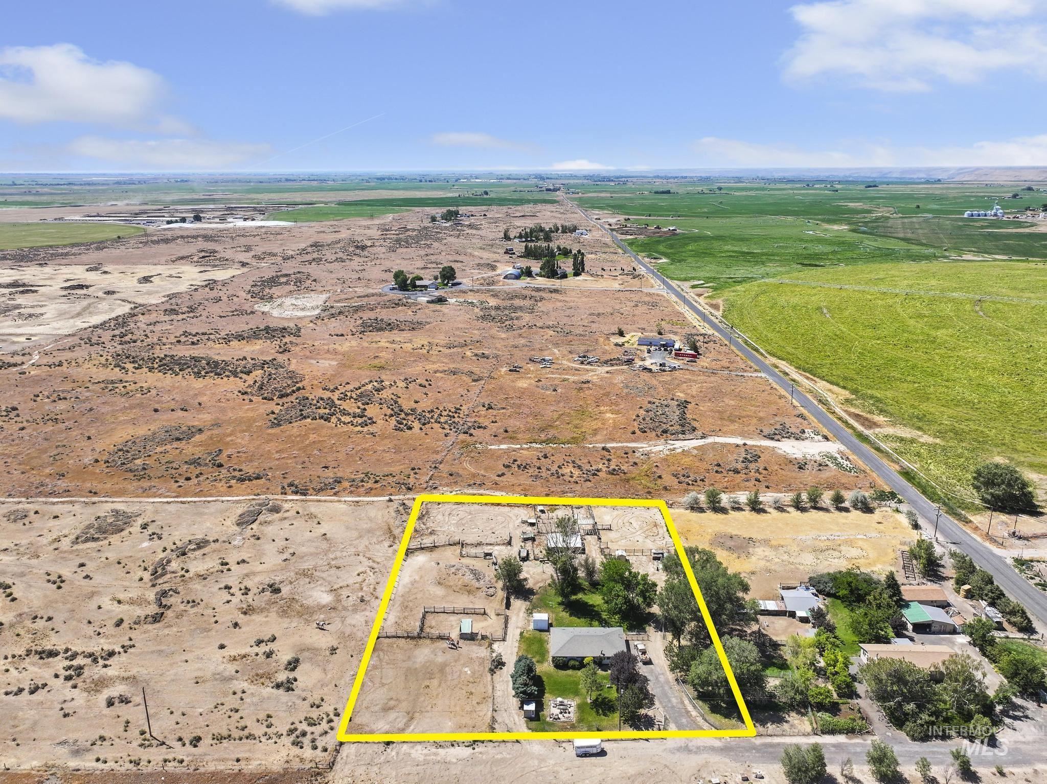 1906 S 1200 E, Bliss, Idaho 83314, 4 Bedrooms, 2 Bathrooms, Residential For Sale, Price $335,000, 98991423