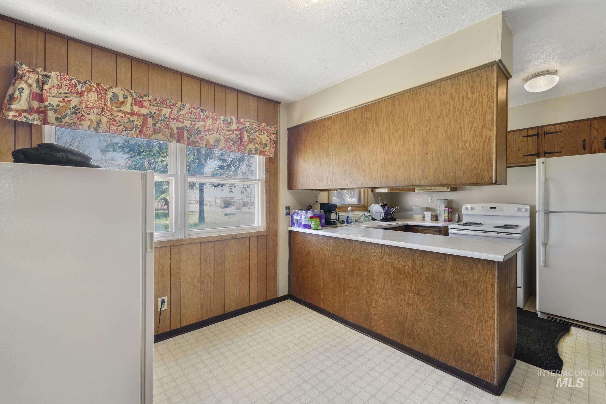 1906 S 1200 E, Bliss, Idaho 83314, 4 Bedrooms, 2 Bathrooms, Residential For Sale, Price $335,000,MLS 98991423