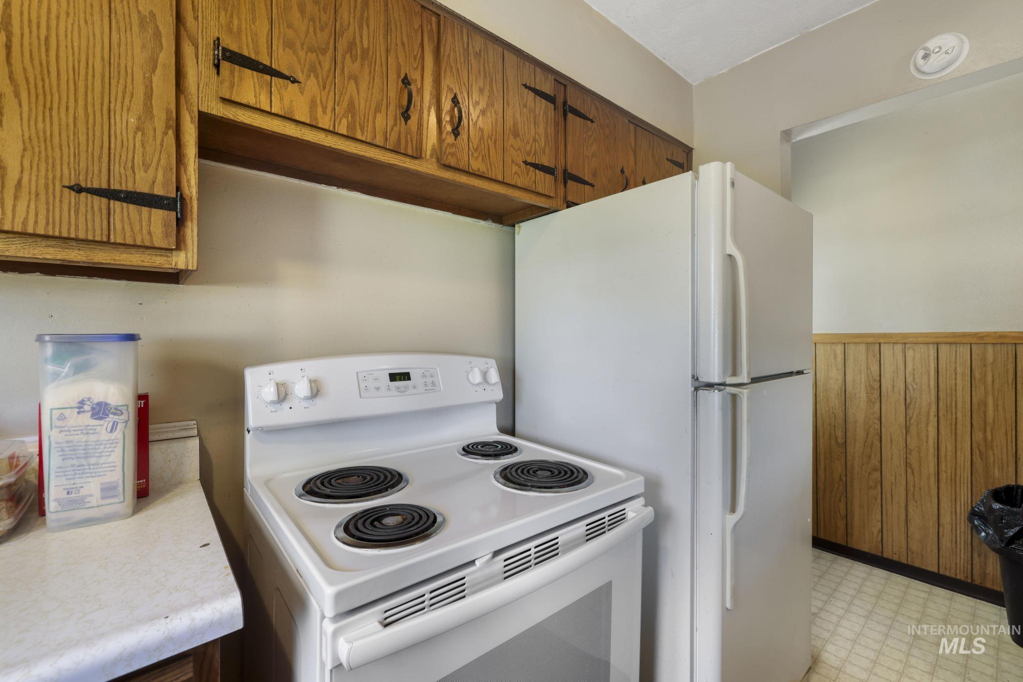 1906 S 1200 E, Bliss, Idaho 83314, 4 Bedrooms, 2 Bathrooms, Residential For Sale, Price $335,000,MLS 98991423
