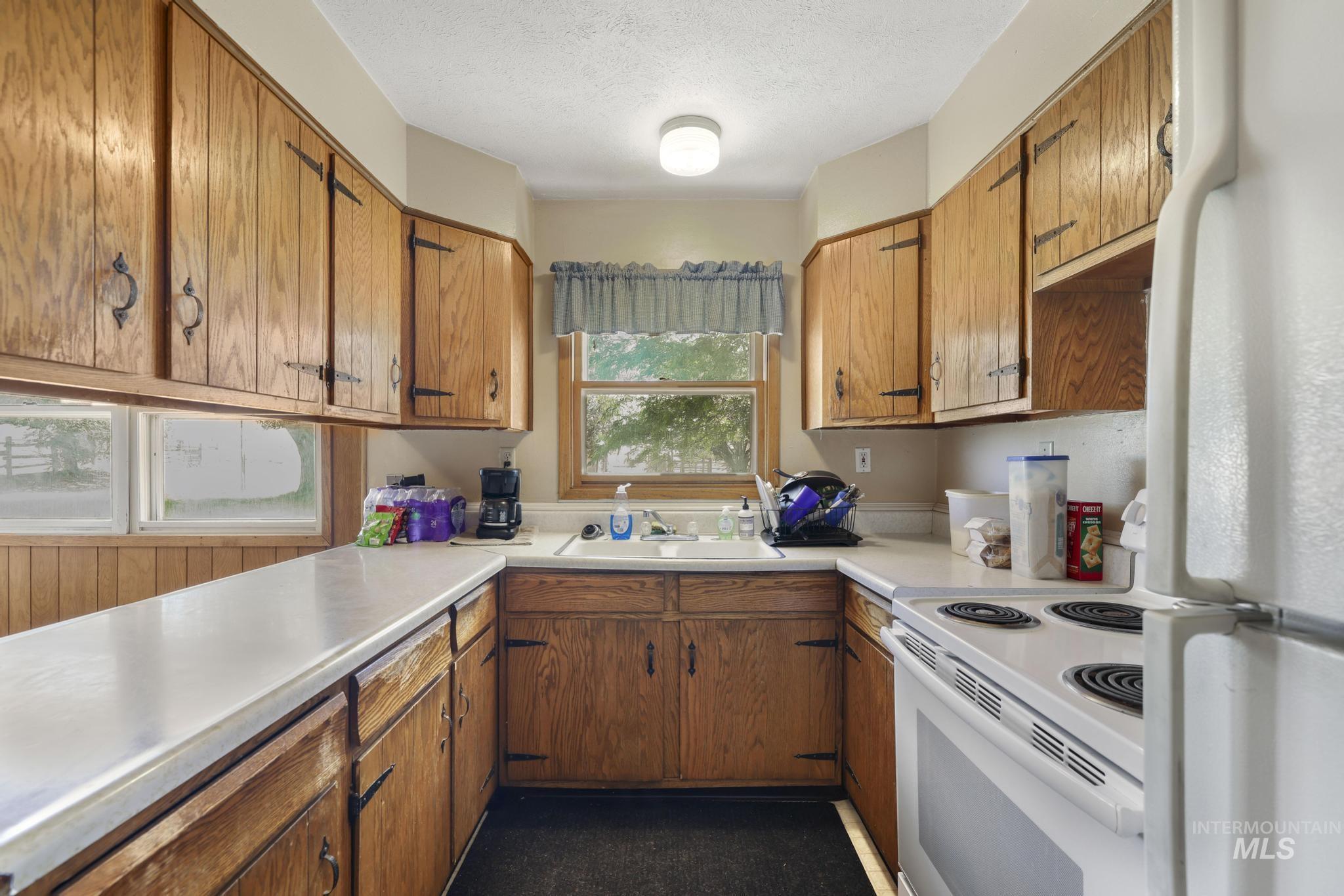1906 S 1200 E, Bliss, Idaho 83314, 4 Bedrooms, 2 Bathrooms, Residential For Sale, Price $335,000,MLS 98991423
