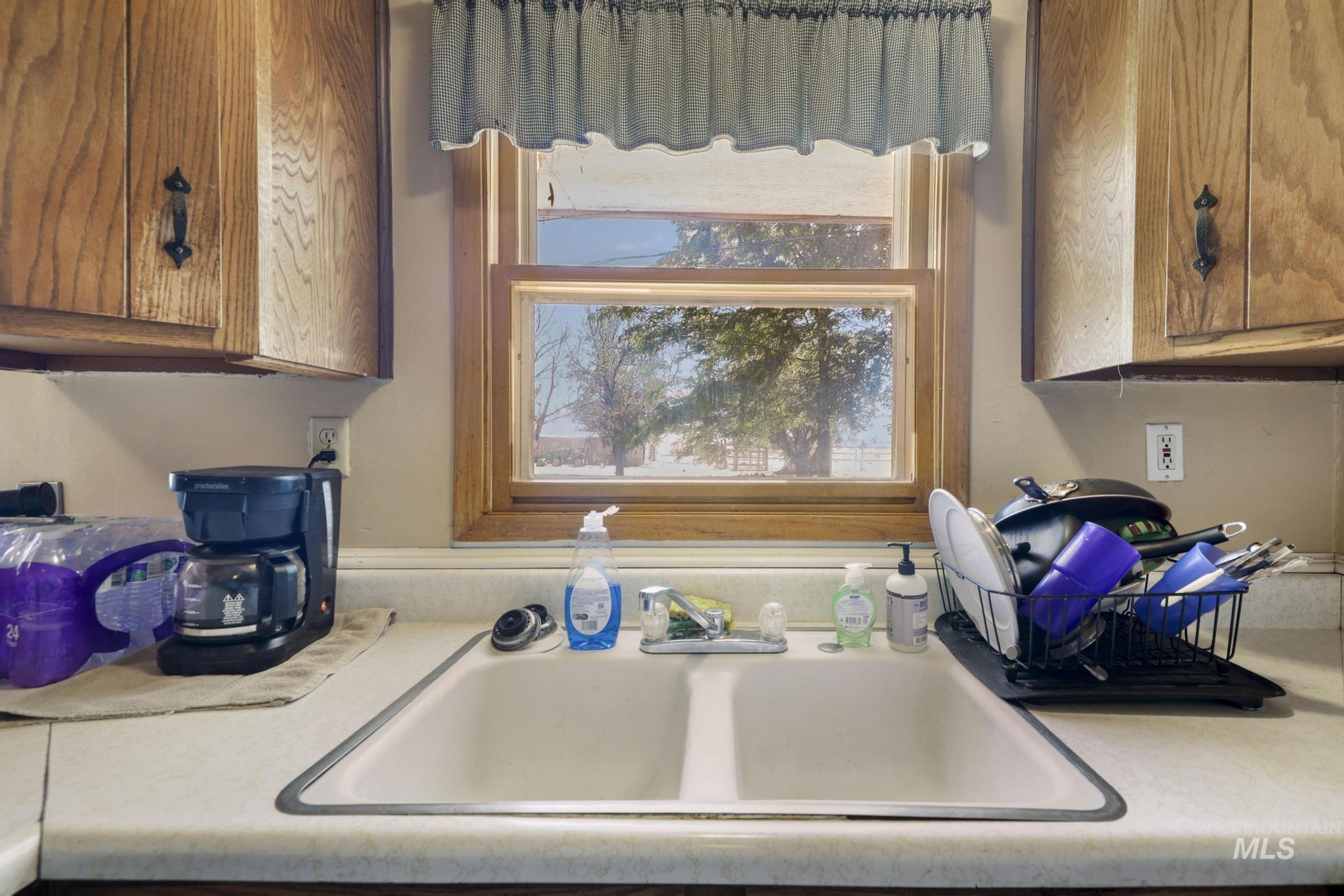 1906 S 1200 E, Bliss, Idaho 83314, 4 Bedrooms, 2 Bathrooms, Residential For Sale, Price $335,000,MLS 98991423
