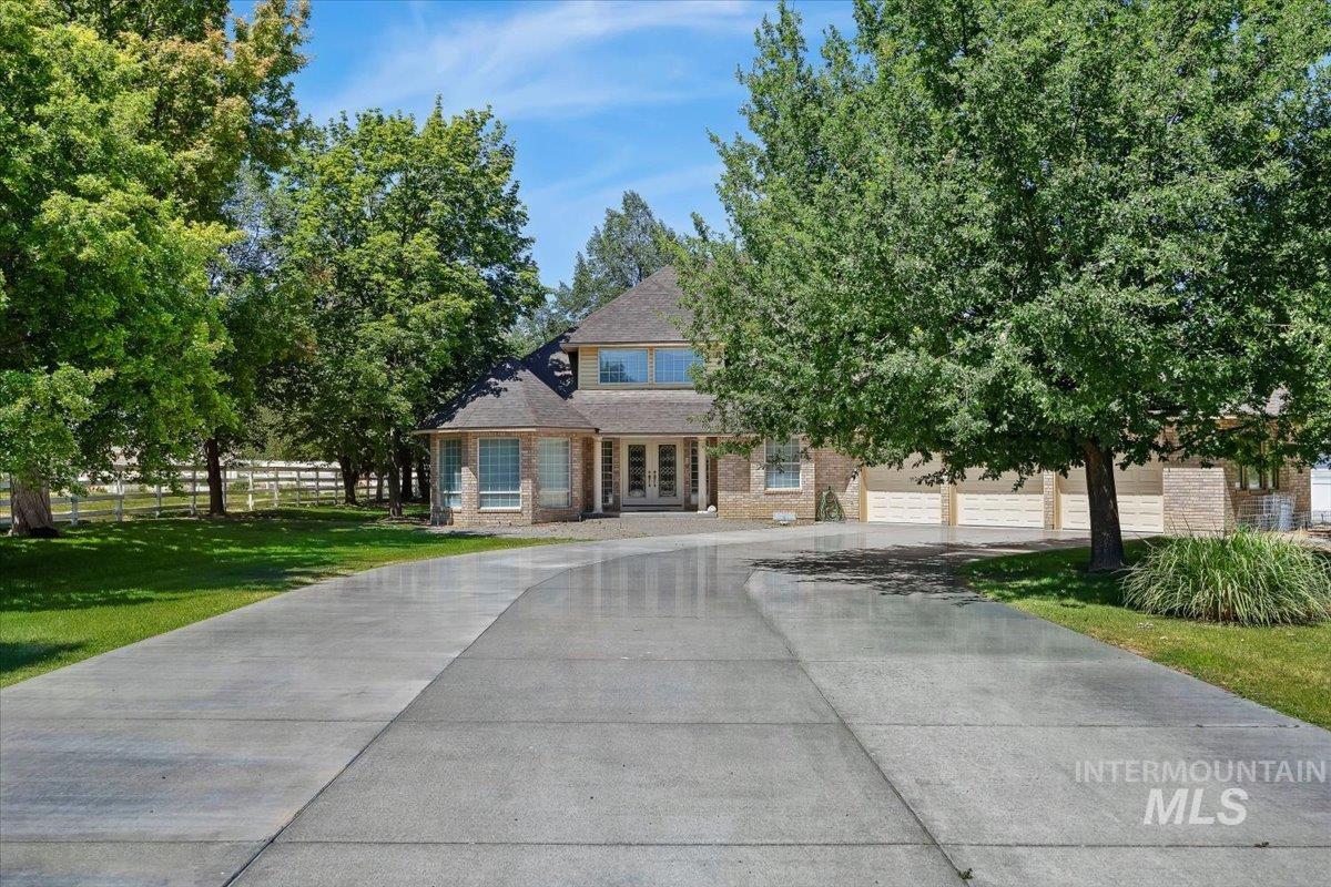 1672 Briarwood Ln, Twin Falls, Idaho 83301-8707, 3 Bedrooms, 3 Bathrooms, Residential For Sale, Price $820,000,MLS 98991427