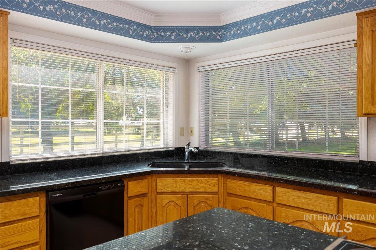 1672 Briarwood Ln, Twin Falls, Idaho 83301-8707, 3 Bedrooms, 3 Bathrooms, Residential For Sale, Price $820,000,MLS 98991427