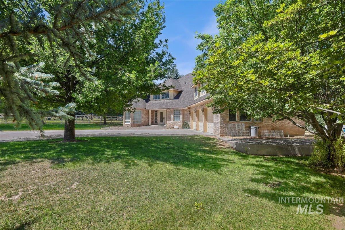 1672 Briarwood Ln, Twin Falls, Idaho 83301-8707, 3 Bedrooms, 3 Bathrooms, Residential For Sale, Price $820,000,MLS 98991427