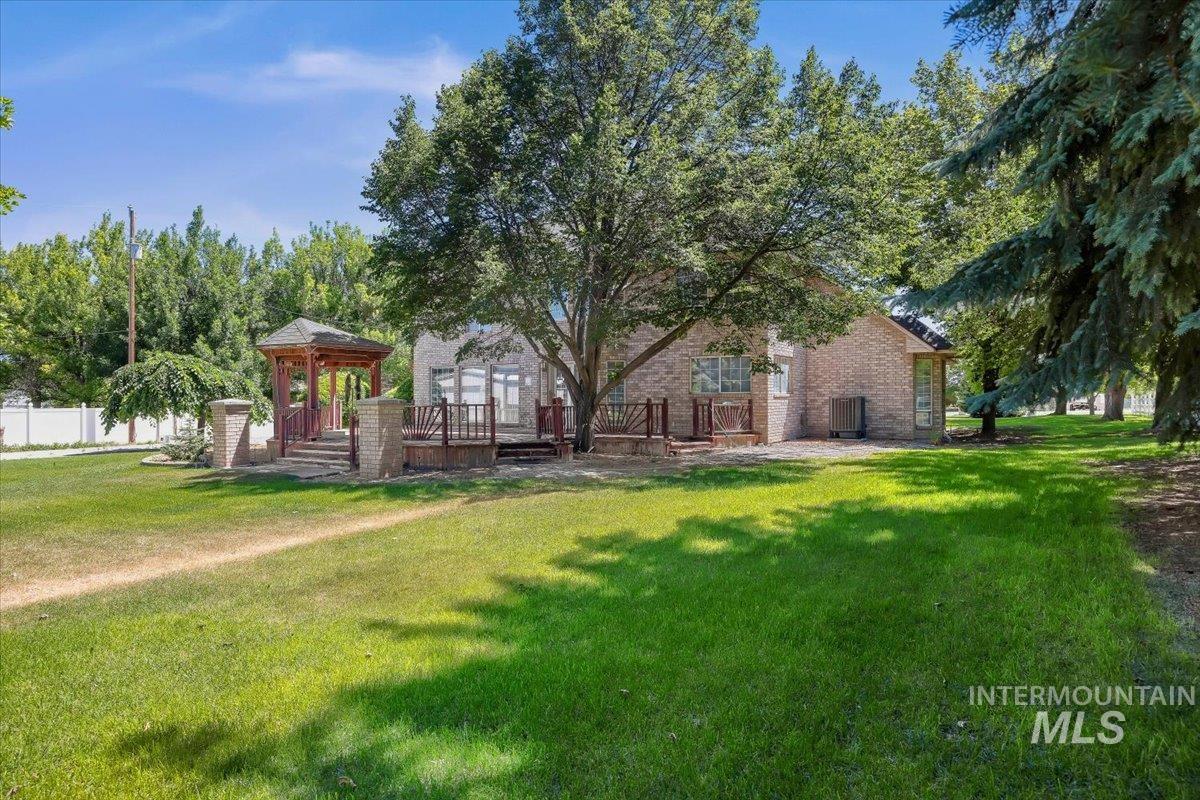 1672 Briarwood Ln, Twin Falls, Idaho 83301-8707, 3 Bedrooms, 3 Bathrooms, Residential For Sale, Price $820,000,MLS 98991427