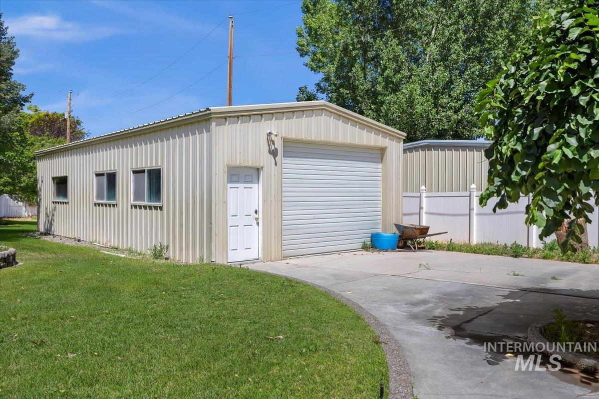 1672 Briarwood Ln, Twin Falls, Idaho 83301-8707, 3 Bedrooms, 3 Bathrooms, Residential For Sale, Price $820,000,MLS 98991427