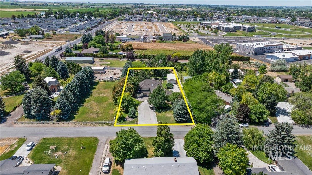 1672 Briarwood Ln, Twin Falls, Idaho 83301-8707, 3 Bedrooms, 3 Bathrooms, Residential For Sale, Price $820,000,MLS 98991427