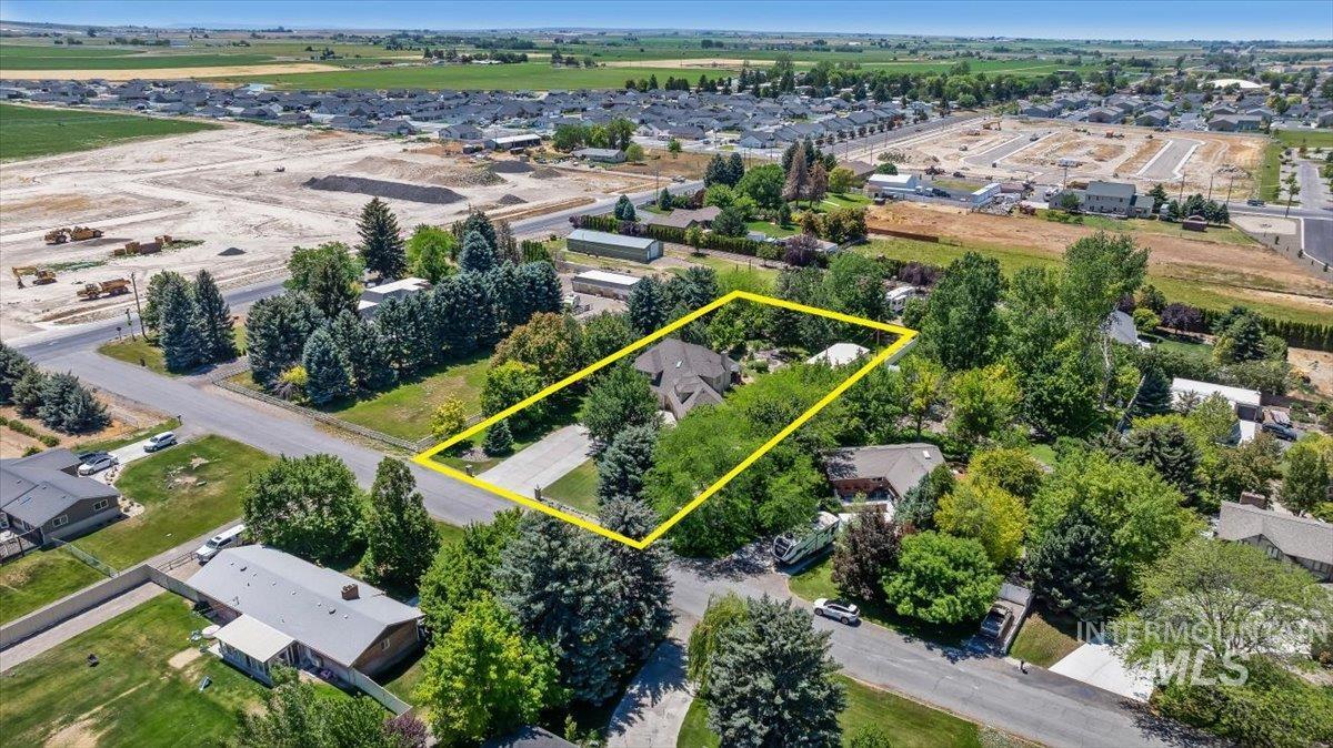 1672 Briarwood Ln, Twin Falls, Idaho 83301-8707, 3 Bedrooms, 3 Bathrooms, Residential For Sale, Price $820,000,MLS 98991427