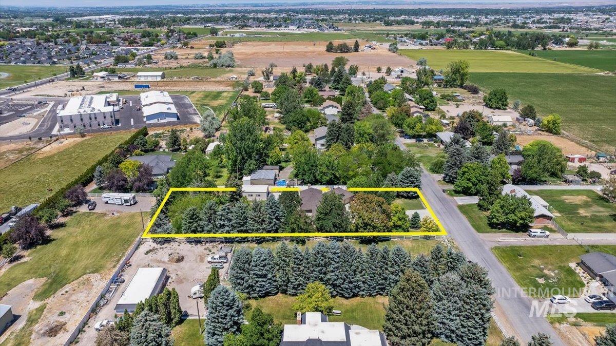 1672 Briarwood Ln, Twin Falls, Idaho 83301-8707, 3 Bedrooms, 3 Bathrooms, Residential For Sale, Price $820,000,MLS 98991427