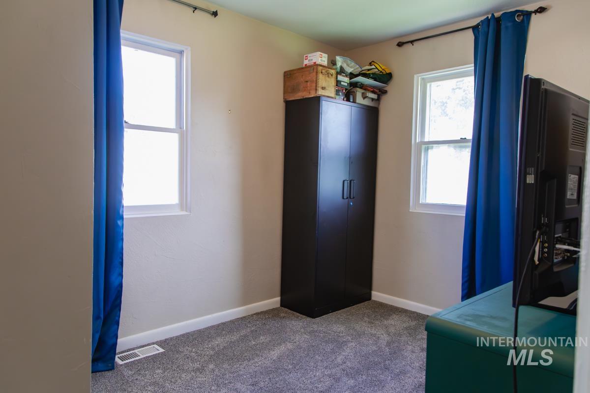 1404 Rochester, Caldwell, Idaho 83605, 3 Bedrooms, 2 Bathrooms, Residential For Sale, Price $420,000,MLS 98991429