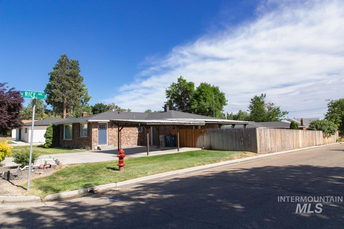 1404 Rochester, Caldwell, Idaho 83605, 3 Bedrooms, 2 Bathrooms, Residential For Sale, Price $399,999,MLS 98991429