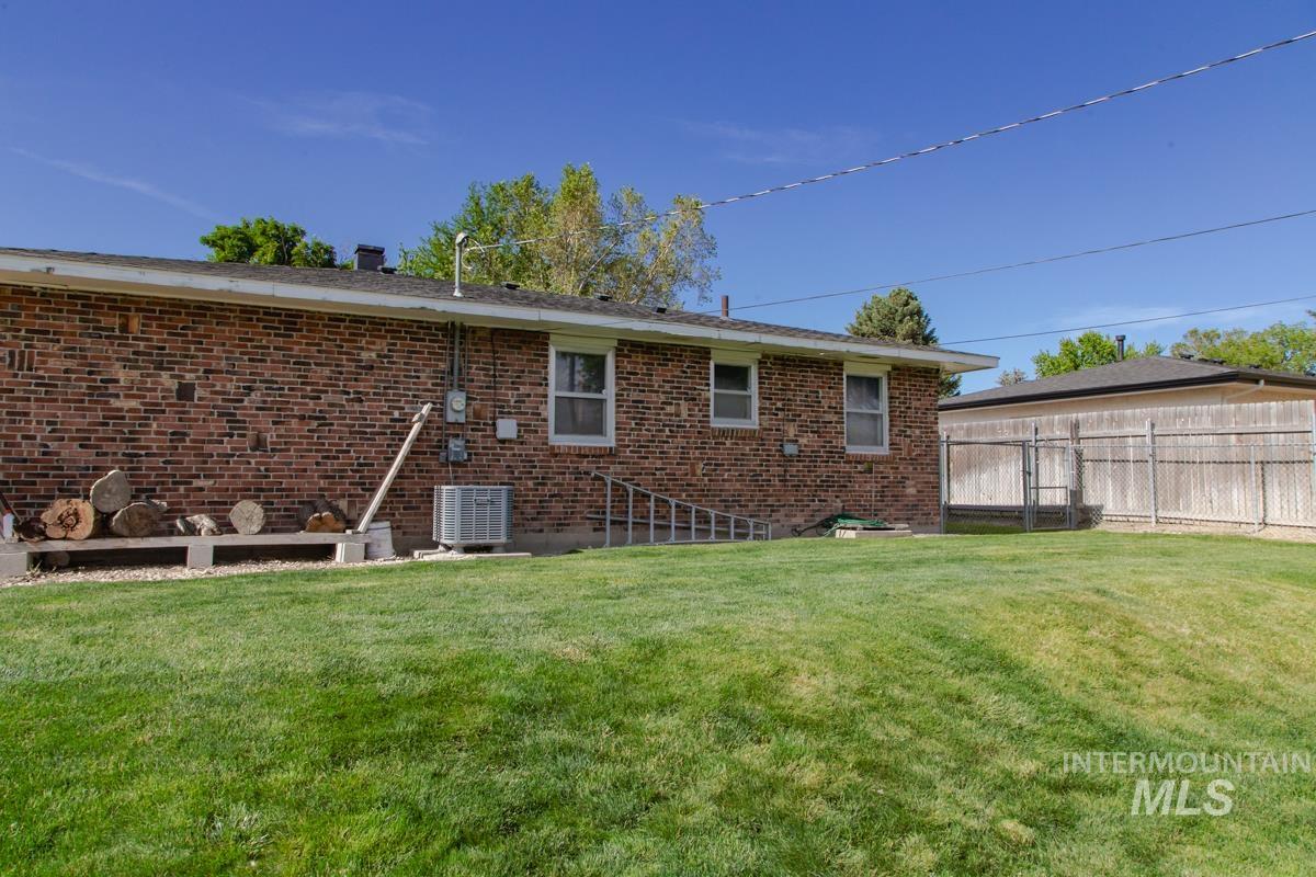 1404 Rochester, Caldwell, Idaho 83605, 3 Bedrooms, 2 Bathrooms, Residential For Sale, Price $420,000,MLS 98991429