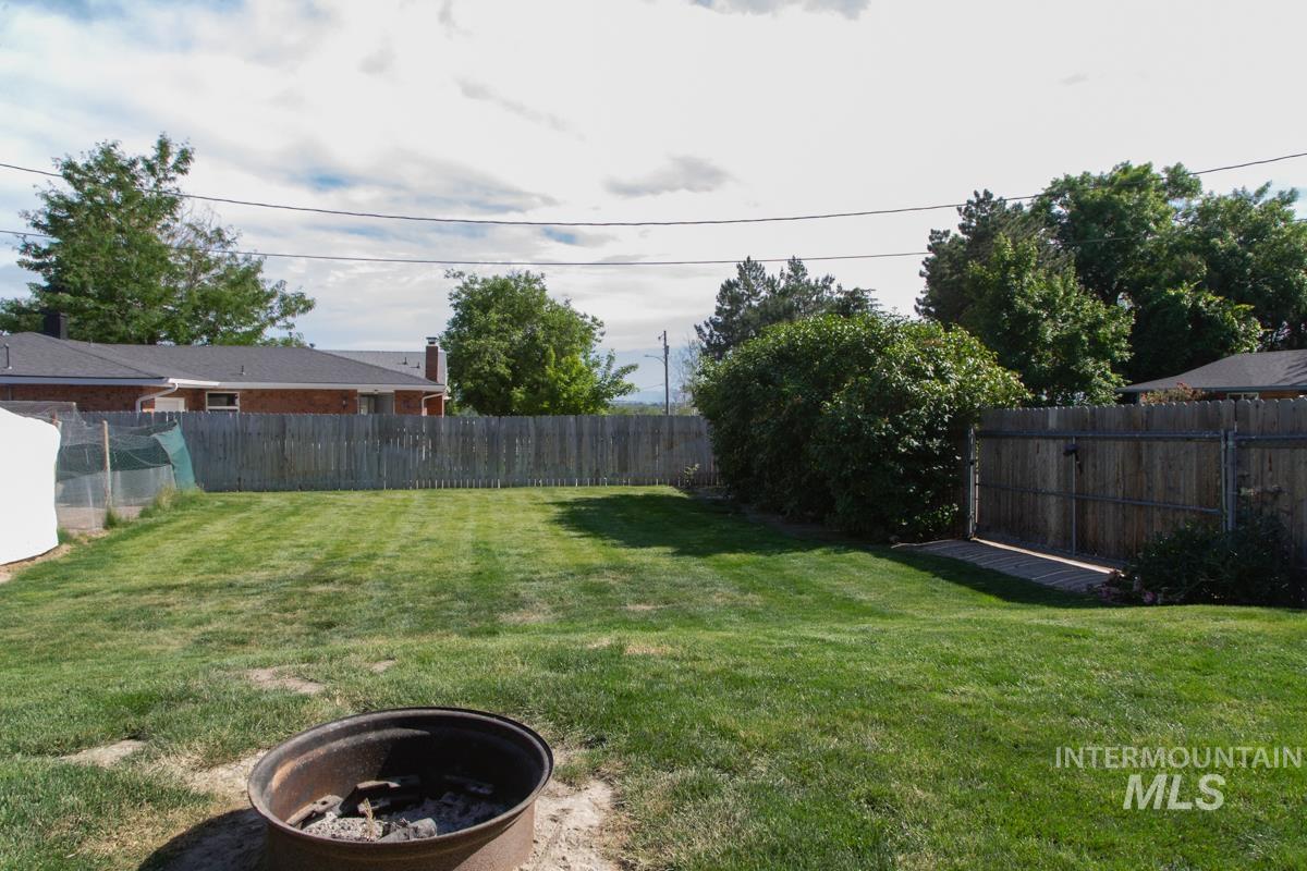 1404 Rochester, Caldwell, Idaho 83605, 3 Bedrooms, 2 Bathrooms, Residential For Sale, Price $420,000,MLS 98991429