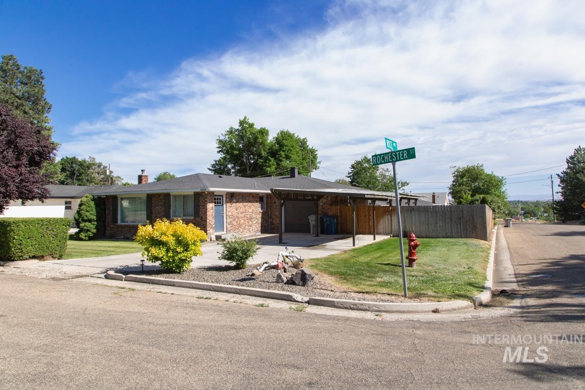 1404 Rochester, Caldwell, Idaho 83605, 3 Bedrooms, 2 Bathrooms, Residential For Sale, Price $399,999,MLS 98991429