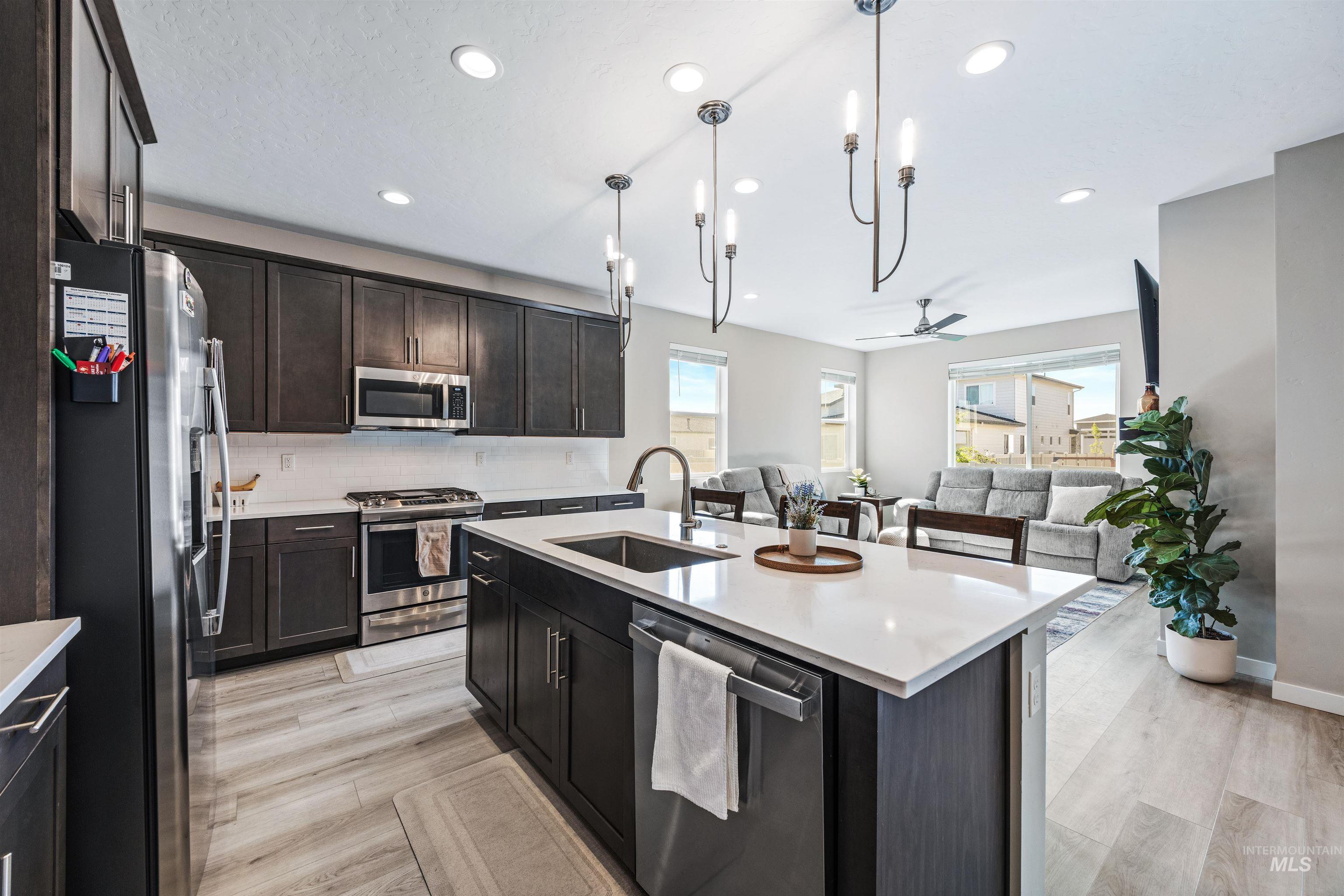 1407 Stirling Meadow, Middleton, Idaho 83644, 3 Bedrooms, 2 Bathrooms, Residential For Sale, Price $580,000,MLS 98991430