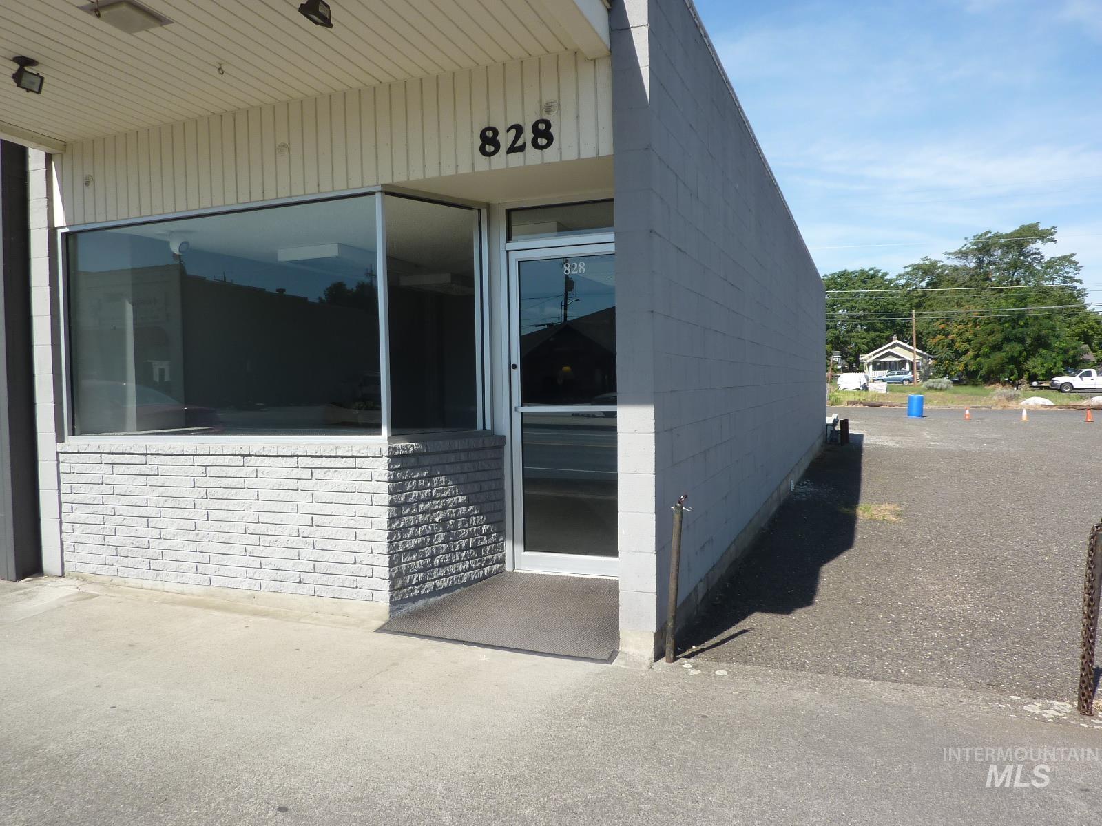 828 6th Street, Clarkston, Washington 99403-2914, Business/Commercial For Sale, Price $143,500,MLS 98991432