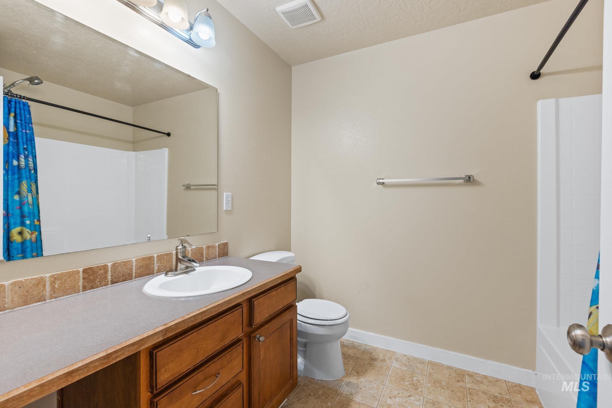 926 N Oxwich Ave, Meridian, Idaho 83642, 5 Bedrooms, 2.5 Bathrooms, Residential For Sale, Price $599,000,MLS 98991437