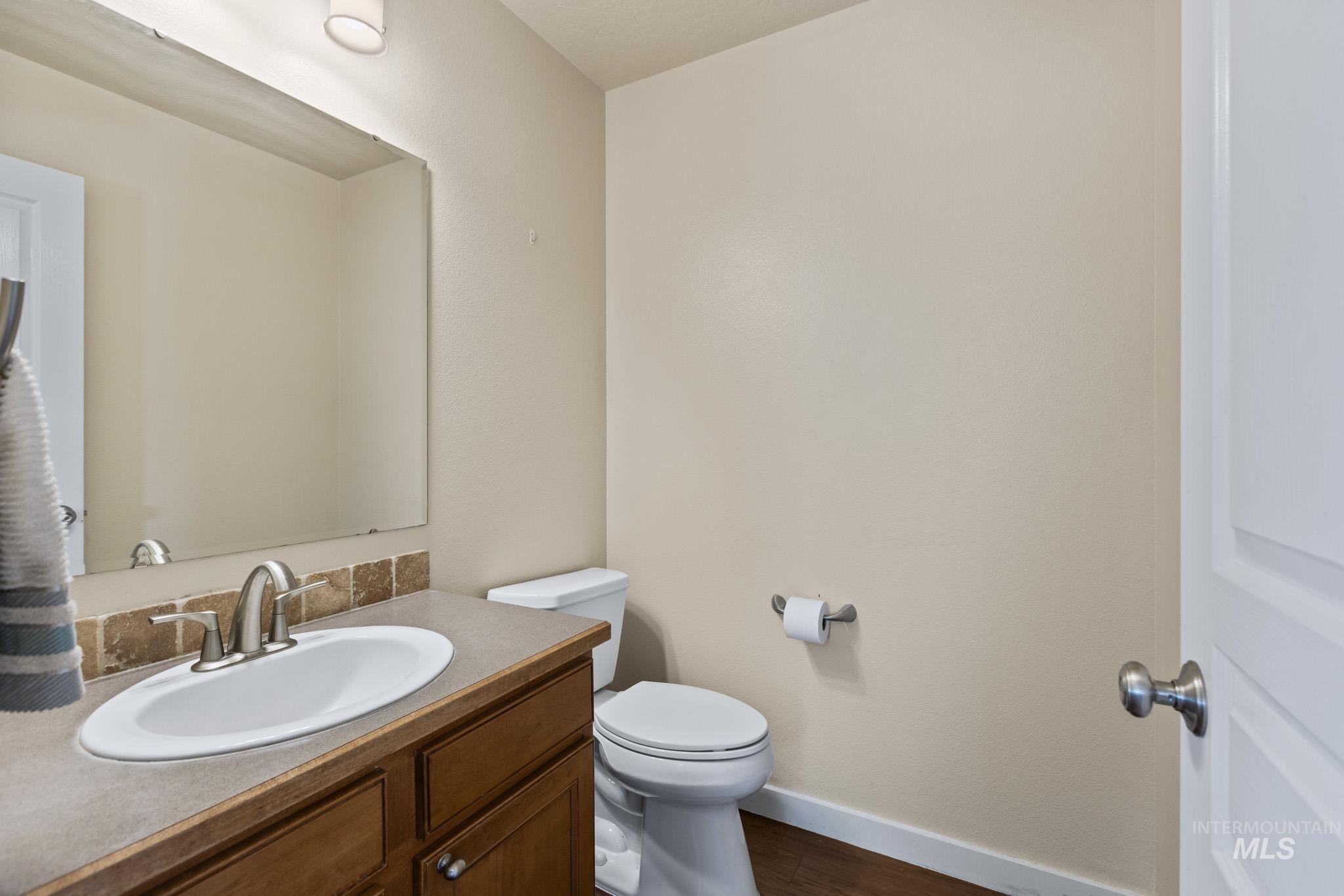 926 N Oxwich Ave, Meridian, Idaho 83642, 5 Bedrooms, 2.5 Bathrooms, Residential For Sale, Price $599,000,MLS 98991437