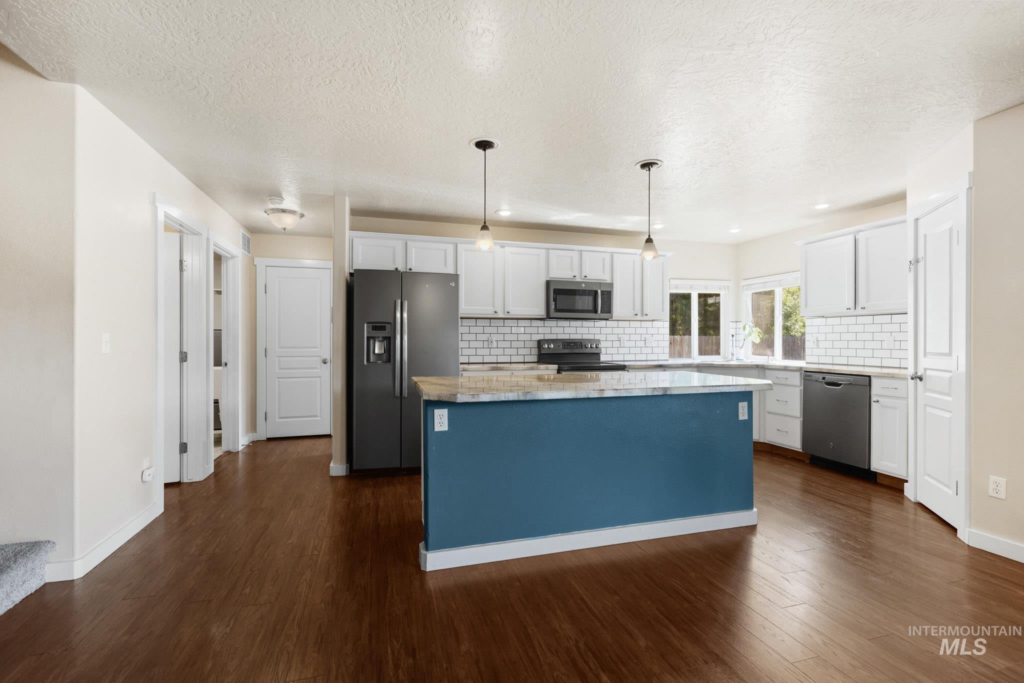 926 N Oxwich Ave, Meridian, Idaho 83642, 5 Bedrooms, 2.5 Bathrooms, Residential For Sale, Price $599,000,MLS 98991437