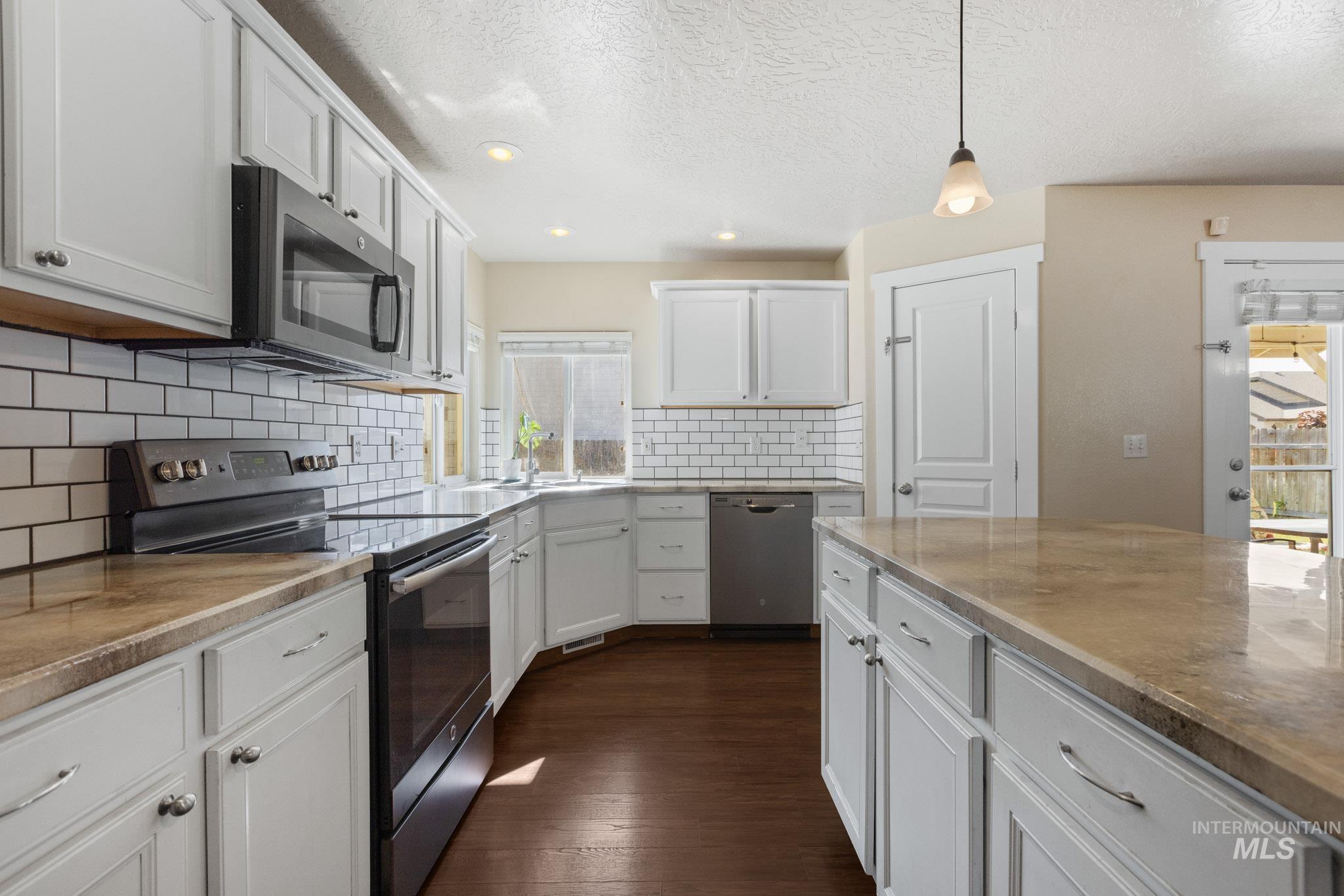 926 N Oxwich Ave, Meridian, Idaho 83642, 5 Bedrooms, 2.5 Bathrooms, Residential For Sale, Price $599,000,MLS 98991437