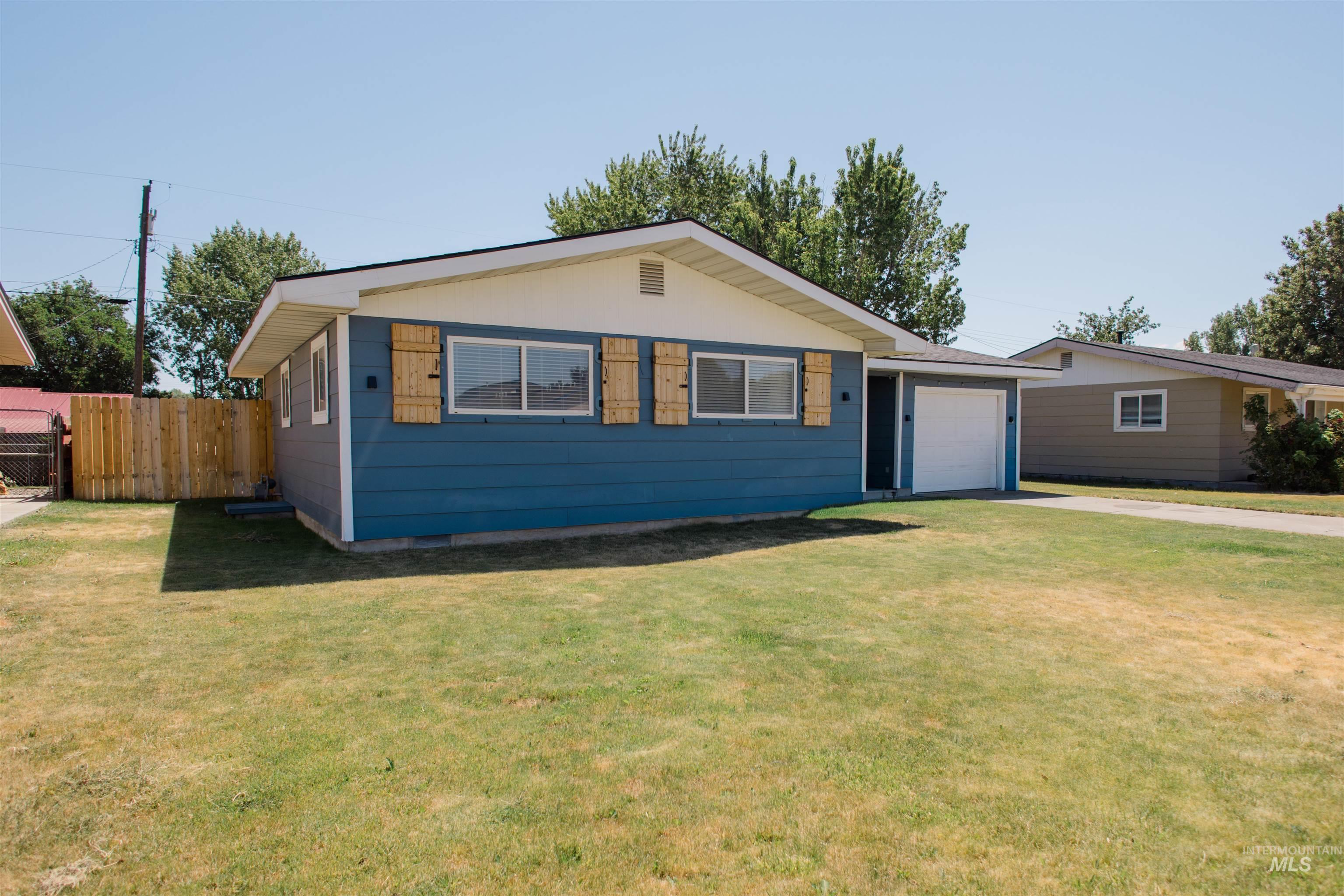 1270 N 3rd E, Mountain Home, Idaho 83647, 3 Bedrooms, 1 Bathroom, Residential For Sale, Price $285,000,MLS 98991440