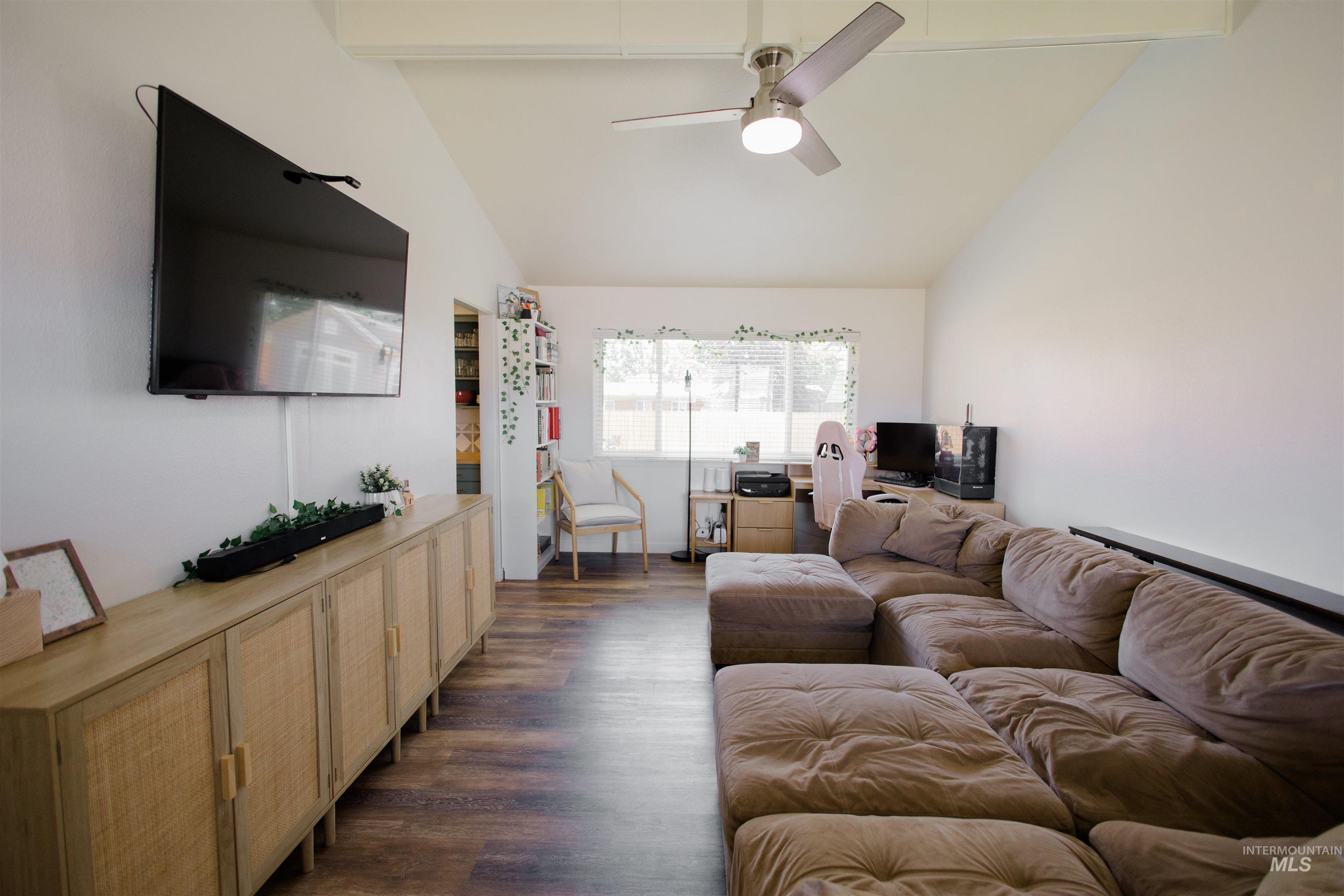 1270 N 3rd E, Mountain Home, Idaho 83647, 3 Bedrooms, 1 Bathroom, Residential For Sale, Price $285,000,MLS 98991440