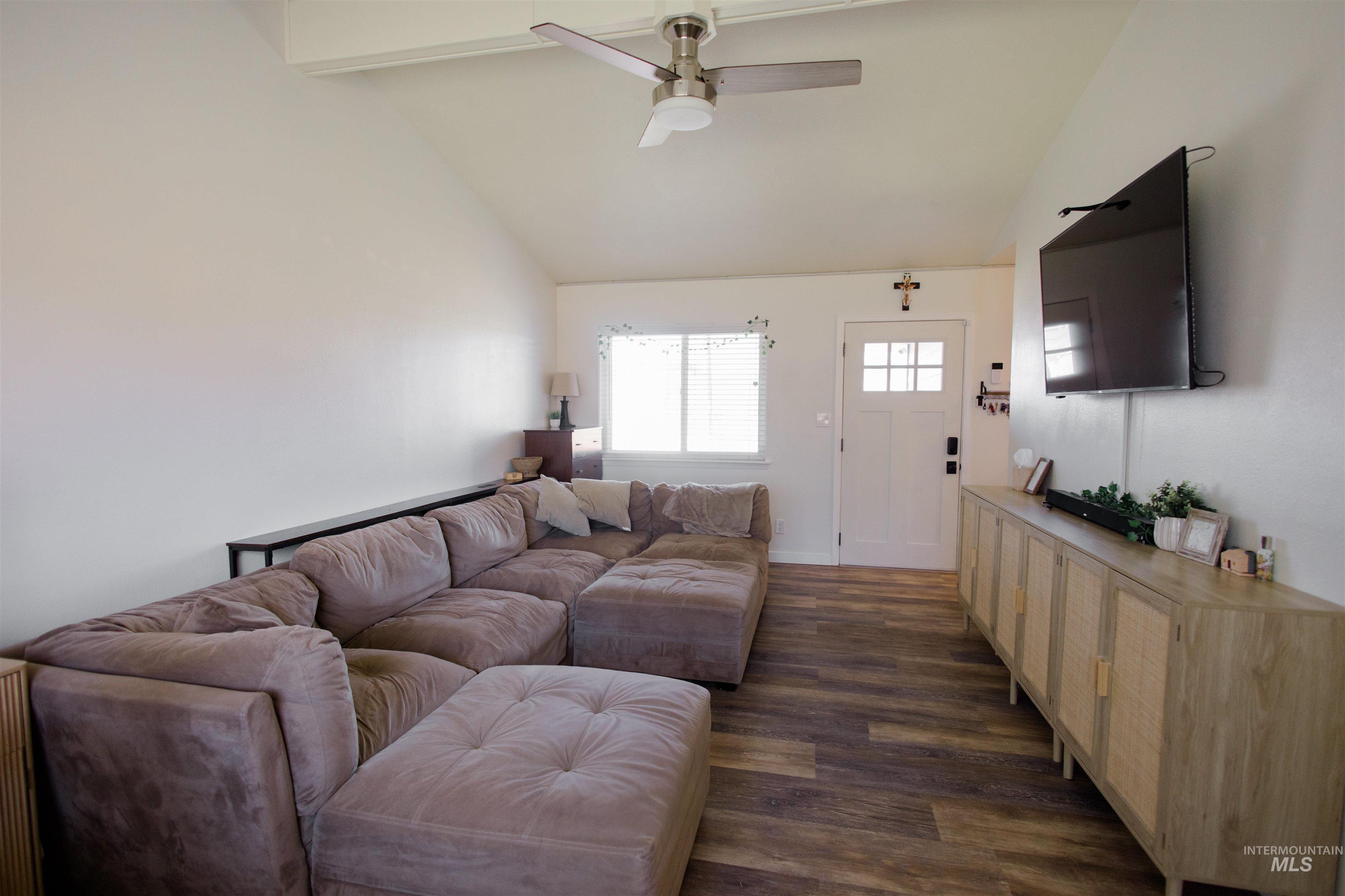 1270 N 3rd E, Mountain Home, Idaho 83647, 3 Bedrooms, 1 Bathroom, Residential For Sale, Price $285,000,MLS 98991440