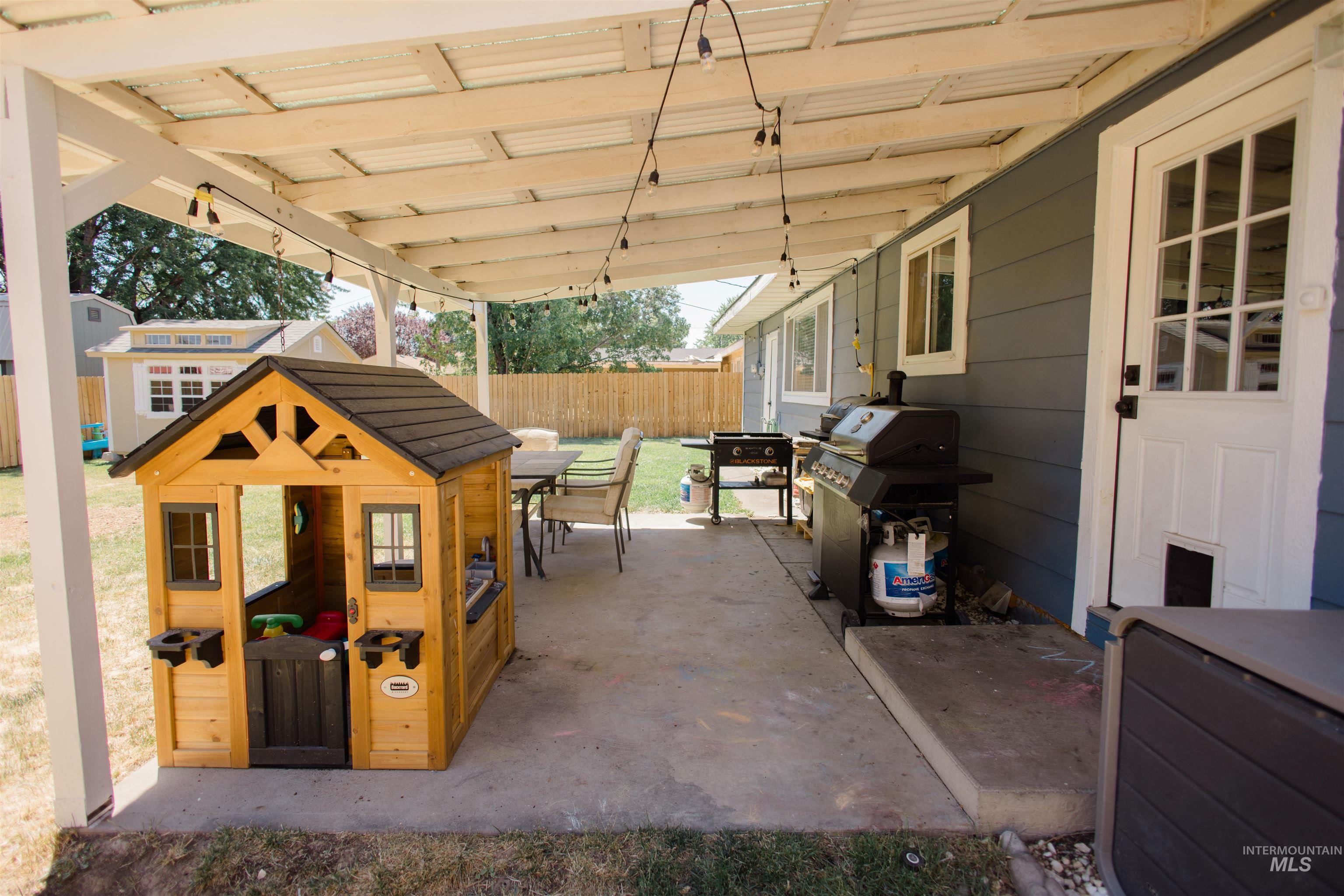 1270 N 3rd E, Mountain Home, Idaho 83647, 3 Bedrooms, 1 Bathroom, Residential For Sale, Price $285,000,MLS 98991440