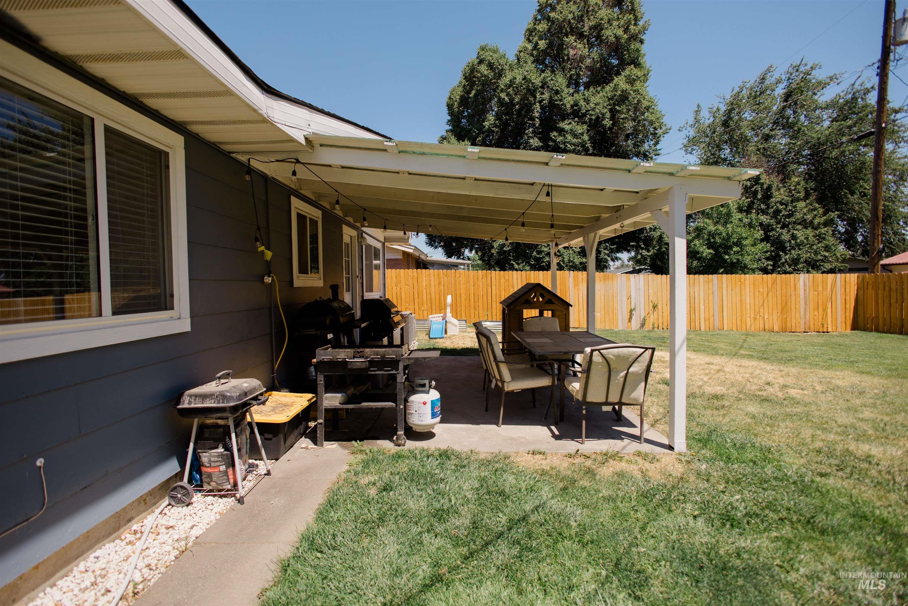 1270 N 3rd E, Mountain Home, Idaho 83647, 3 Bedrooms, 1 Bathroom, Residential For Sale, Price $285,000,MLS 98991440