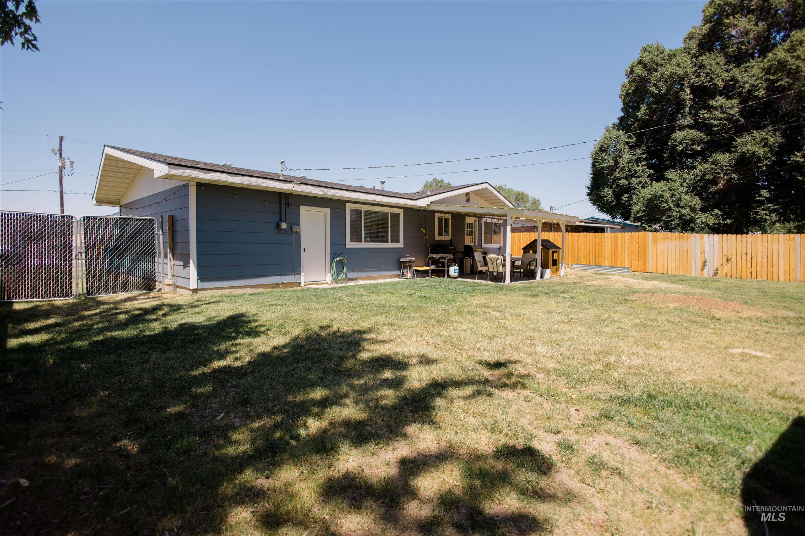 1270 N 3rd E, Mountain Home, Idaho 83647, 3 Bedrooms, 1 Bathroom, Residential For Sale, Price $285,000,MLS 98991440