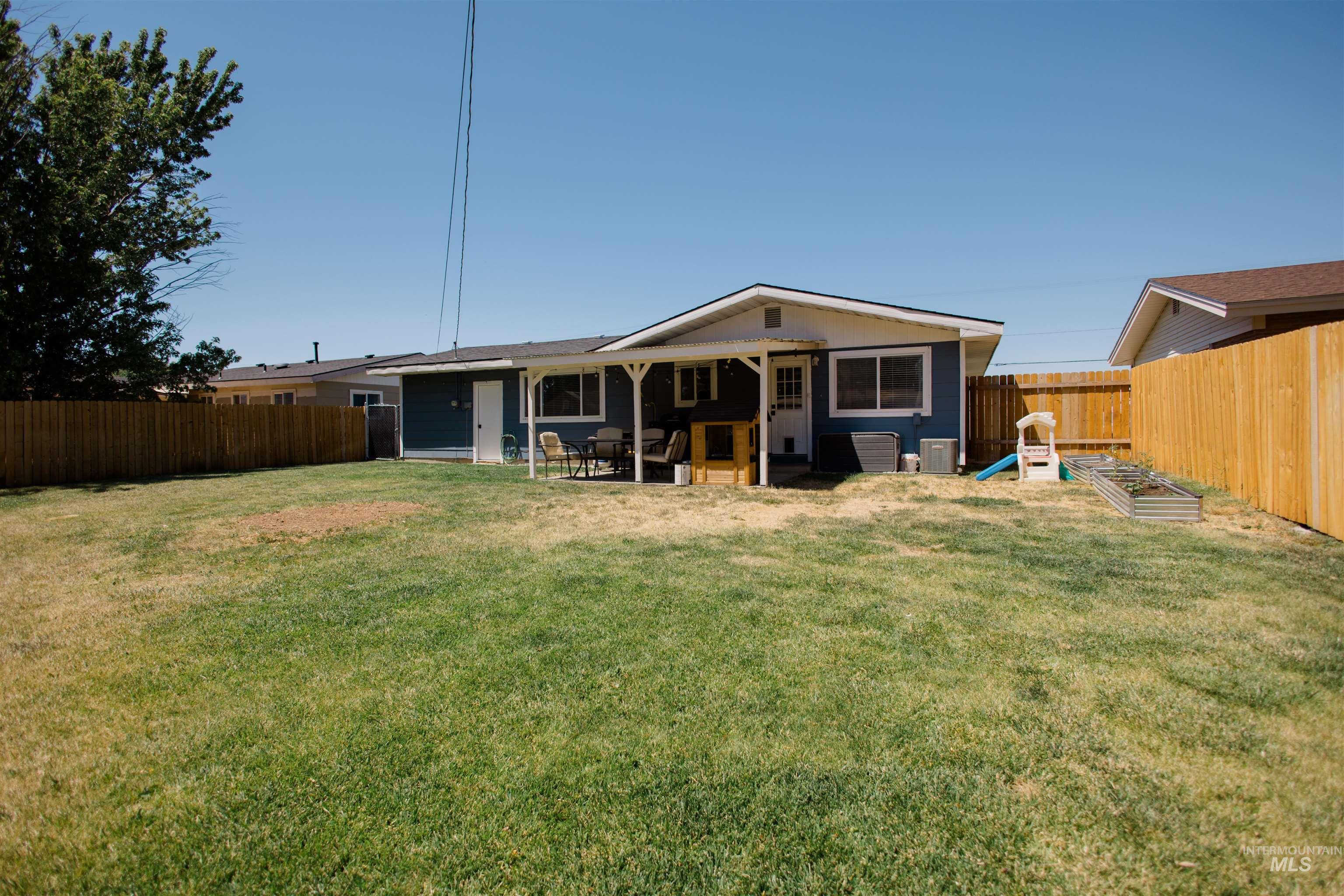 1270 N 3rd E, Mountain Home, Idaho 83647, 3 Bedrooms, 1 Bathroom, Residential For Sale, Price $285,000,MLS 98991440