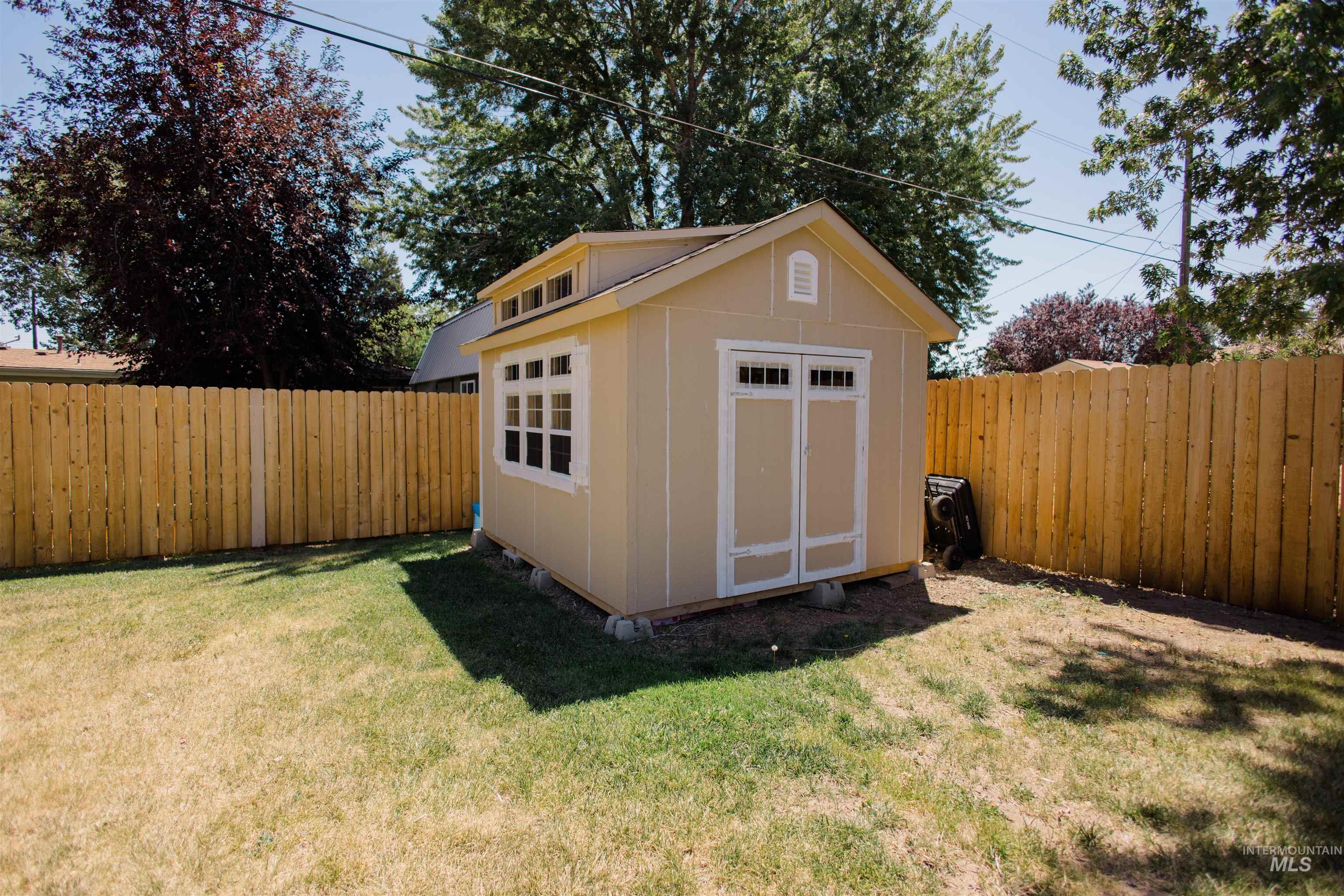 1270 N 3rd E, Mountain Home, Idaho 83647, 3 Bedrooms, 1 Bathroom, Residential For Sale, Price $285,000,MLS 98991440