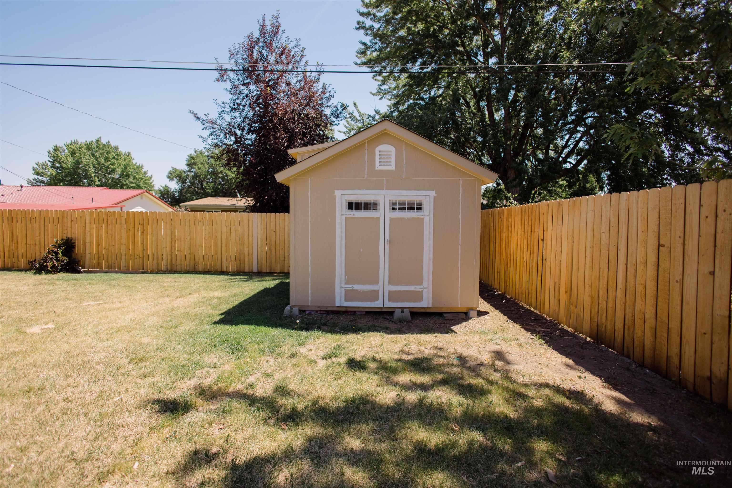 1270 N 3rd E, Mountain Home, Idaho 83647, 3 Bedrooms, 1 Bathroom, Residential For Sale, Price $285,000,MLS 98991440