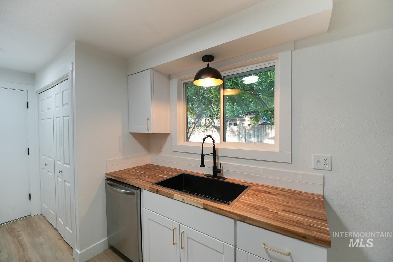 7102 S Ravenswood Way, Boise, Idaho 83709, 4 Bedrooms, 2 Bathrooms, Residential For Sale, Price $410,000,MLS 98991443