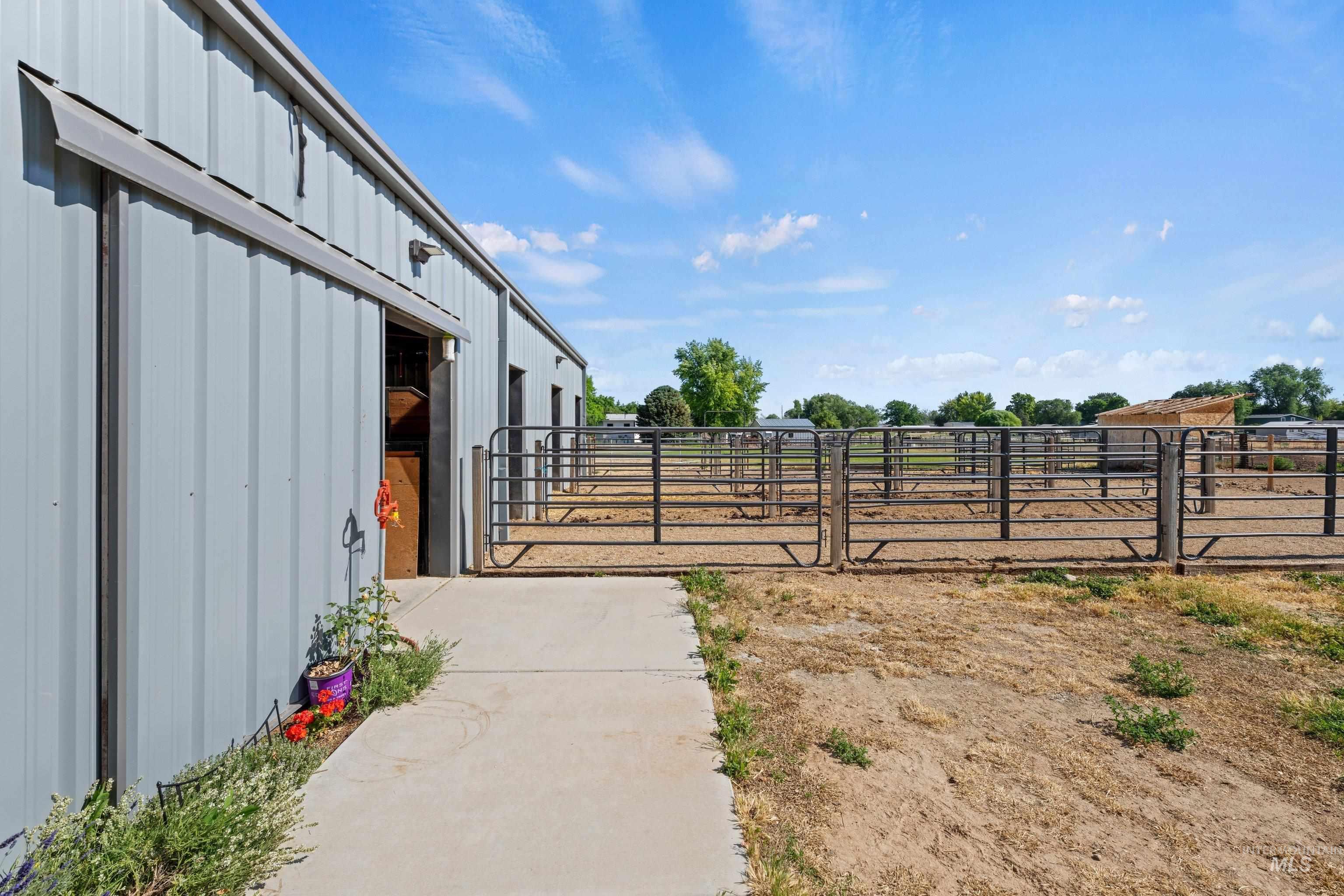 11684 W Gila, Kuna, Idaho 83634, 3 Bedrooms, 2 Bathrooms, Residential For Sale, Price $650,000,MLS 98991444
