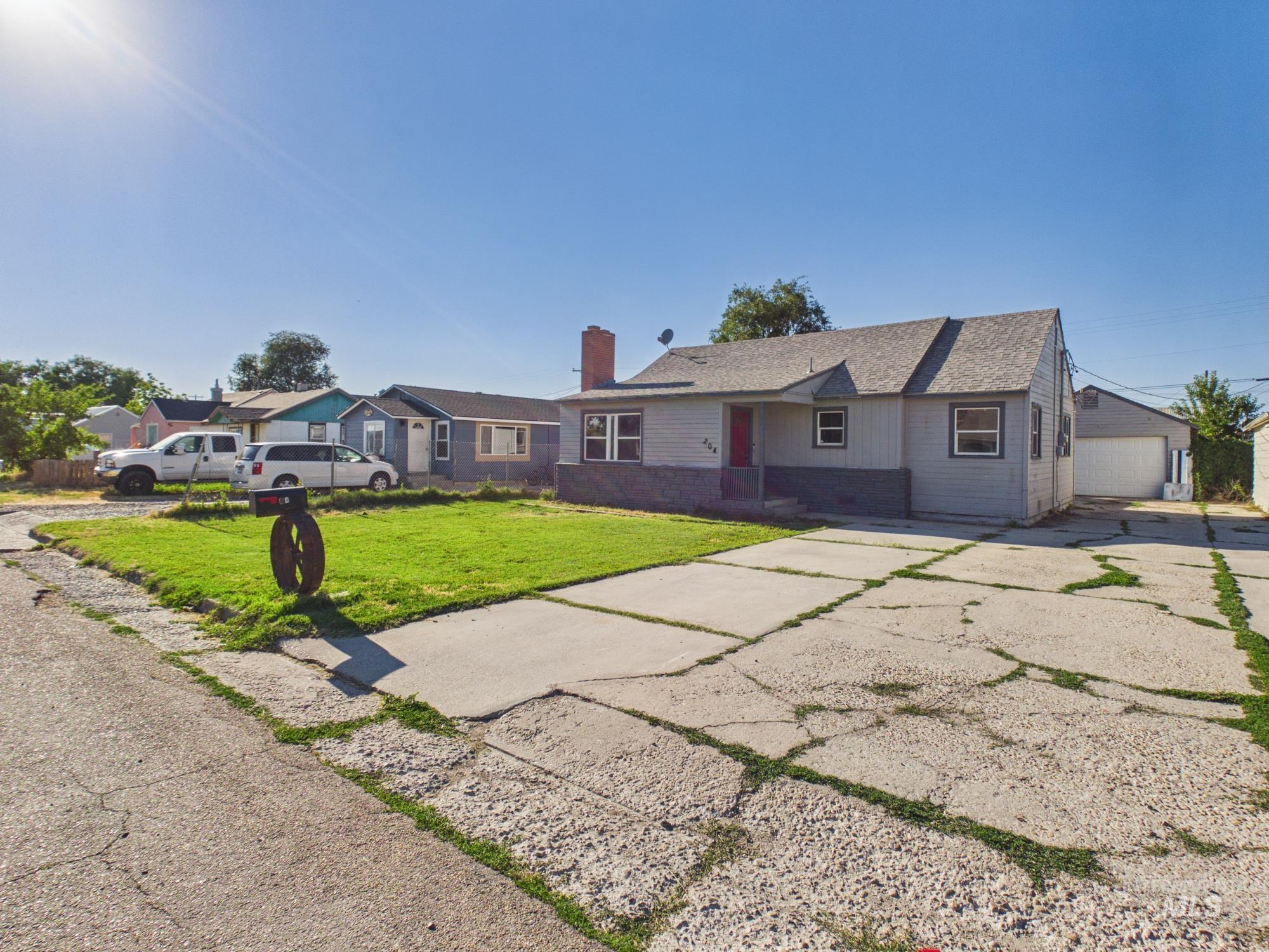 204 Anderson St, Caldwell, Idaho 83605, 3 Bedrooms, 1.5 Bathrooms, Residential For Sale, Price $325,000,MLS 98991446