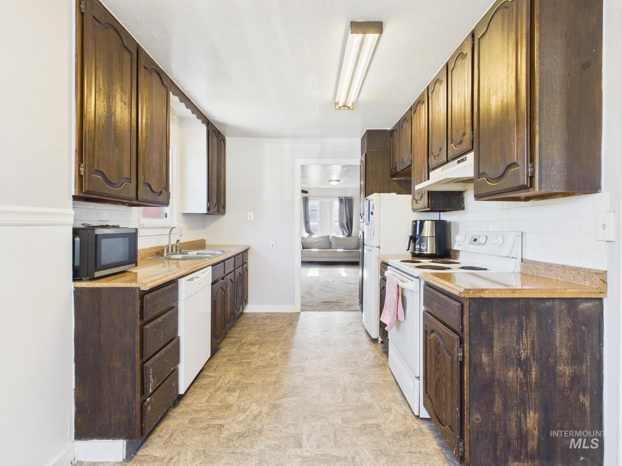 204 Anderson St, Caldwell, Idaho 83605, 3 Bedrooms, 1.5 Bathrooms, Residential For Sale, Price $325,000,MLS 98991446