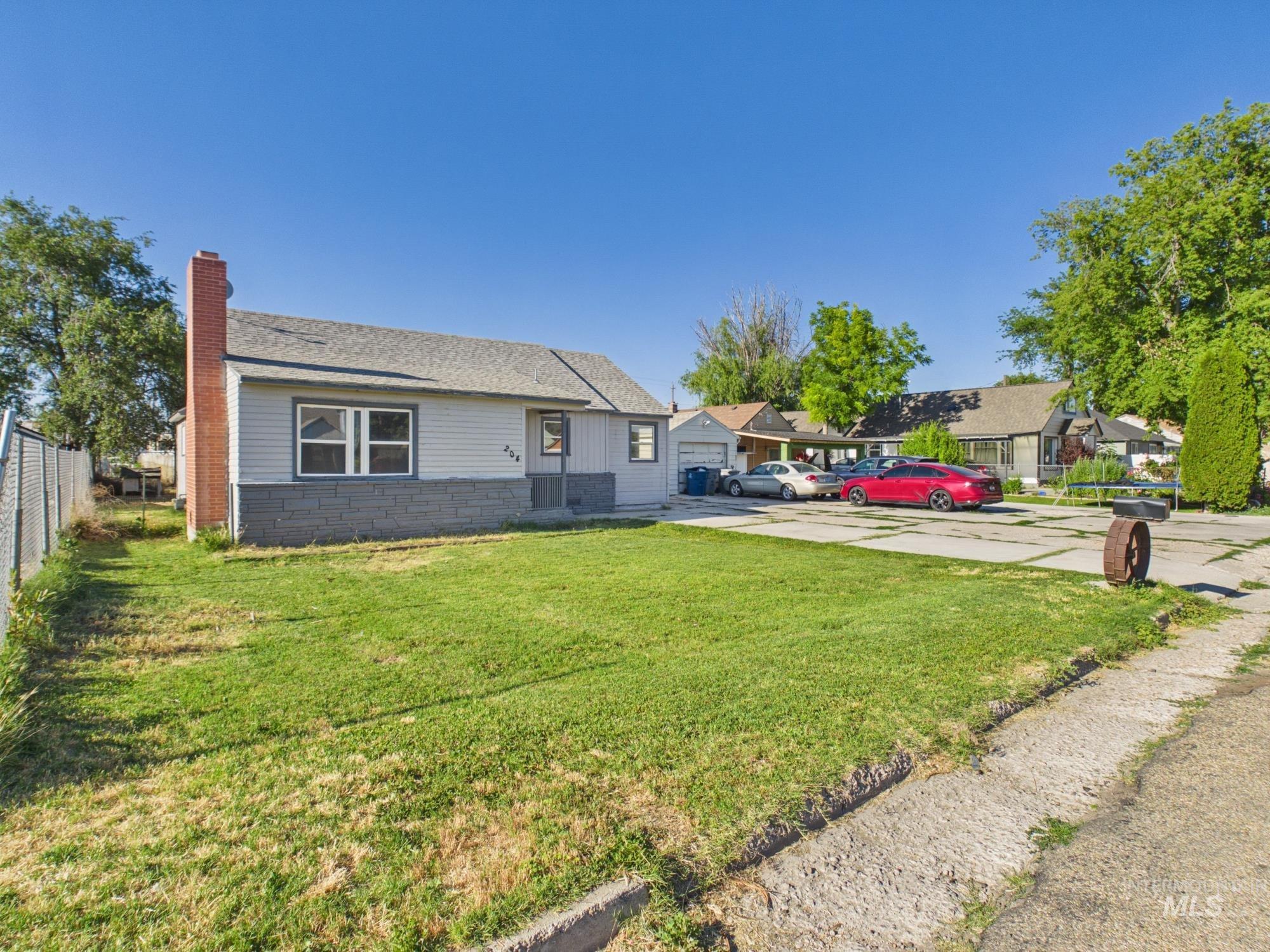 204 Anderson St, Caldwell, Idaho 83605, 3 Bedrooms, 1.5 Bathrooms, Residential For Sale, Price $325,000,MLS 98991446