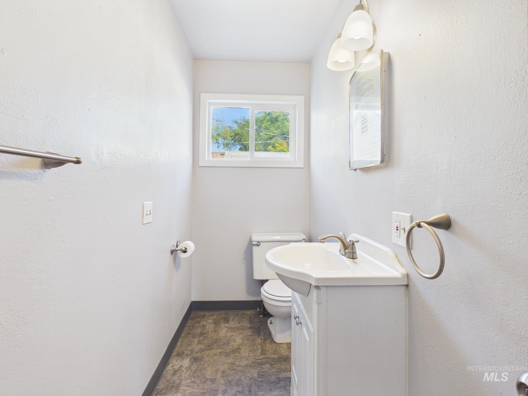 204 Anderson St, Caldwell, Idaho 83605, 3 Bedrooms, 1.5 Bathrooms, Residential For Sale, Price $325,000,MLS 98991446