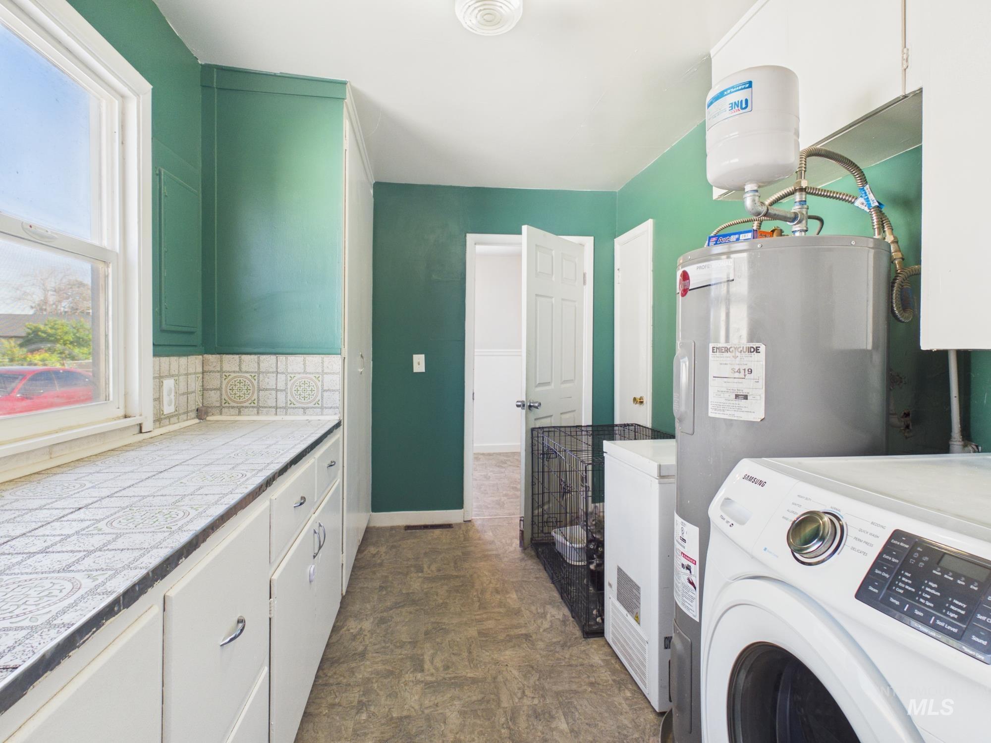 204 Anderson St, Caldwell, Idaho 83605, 3 Bedrooms, 1.5 Bathrooms, Residential For Sale, Price $325,000,MLS 98991446