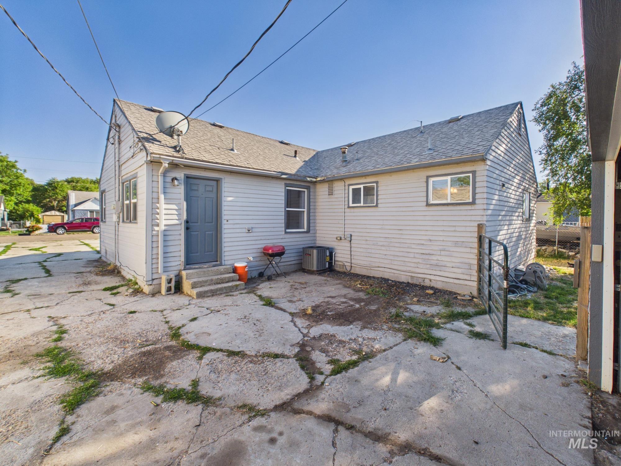 204 Anderson St, Caldwell, Idaho 83605, 3 Bedrooms, 1.5 Bathrooms, Residential For Sale, Price $325,000,MLS 98991446