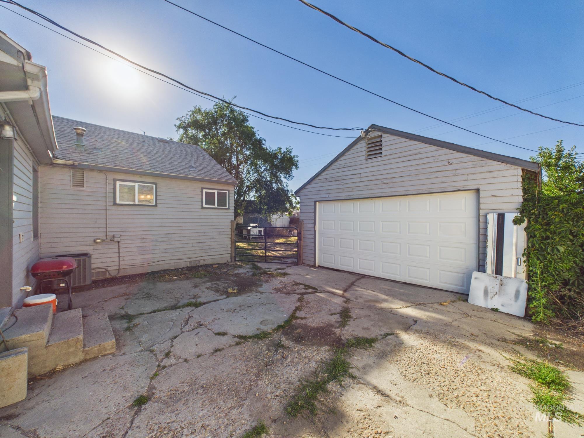204 Anderson St, Caldwell, Idaho 83605, 3 Bedrooms, 1.5 Bathrooms, Residential For Sale, Price $325,000,MLS 98991446