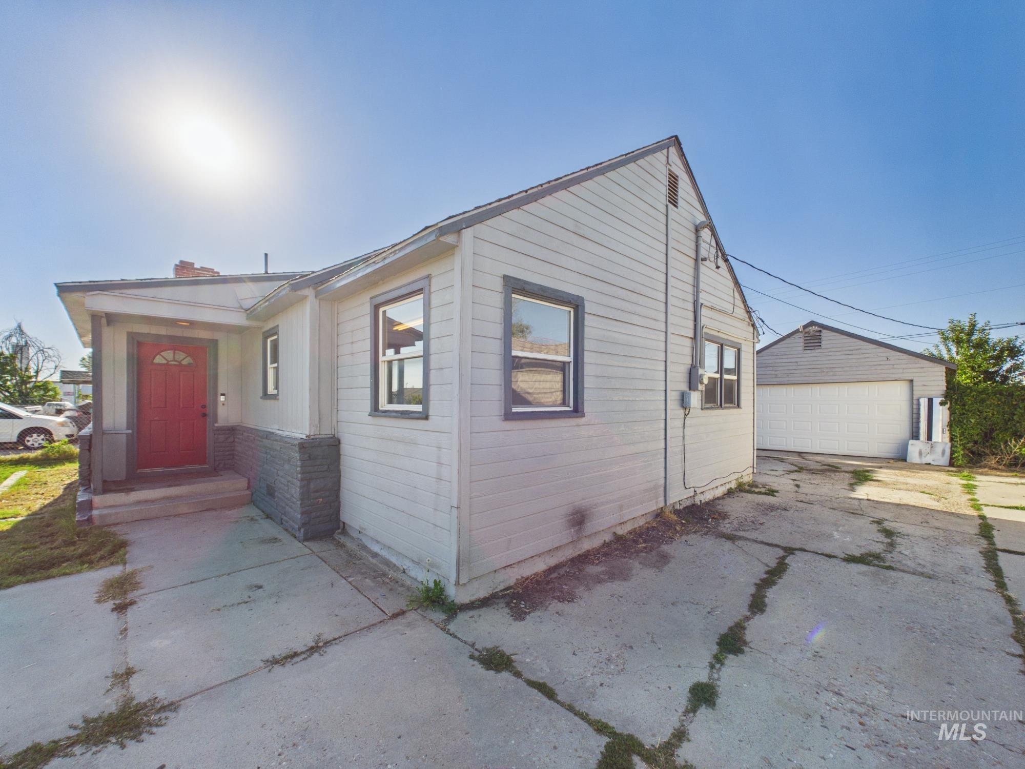 204 Anderson St, Caldwell, Idaho 83605, 3 Bedrooms, 1.5 Bathrooms, Residential For Sale, Price $325,000,MLS 98991446