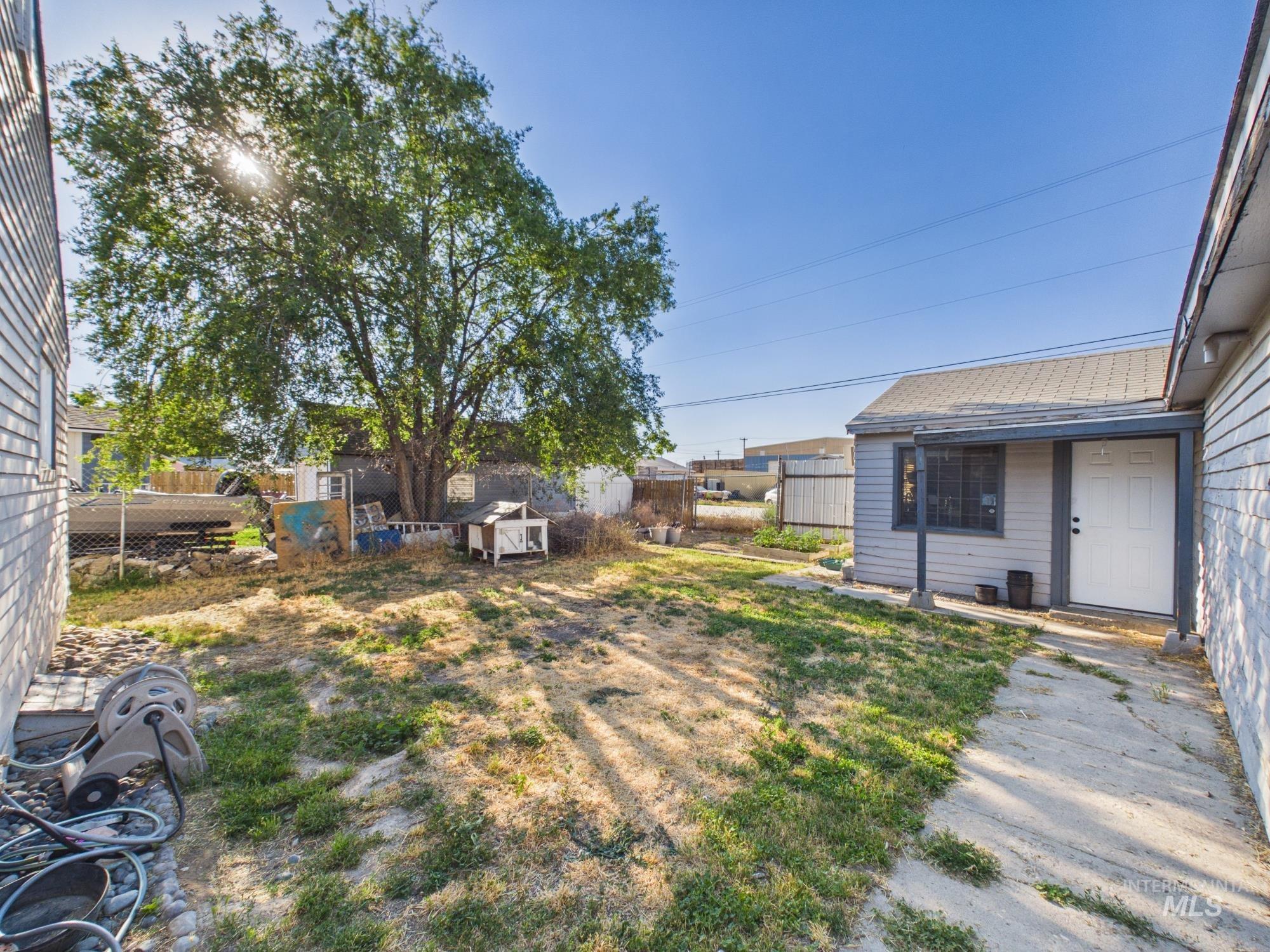 204 Anderson St, Caldwell, Idaho 83605, 3 Bedrooms, 1.5 Bathrooms, Residential For Sale, Price $325,000,MLS 98991446