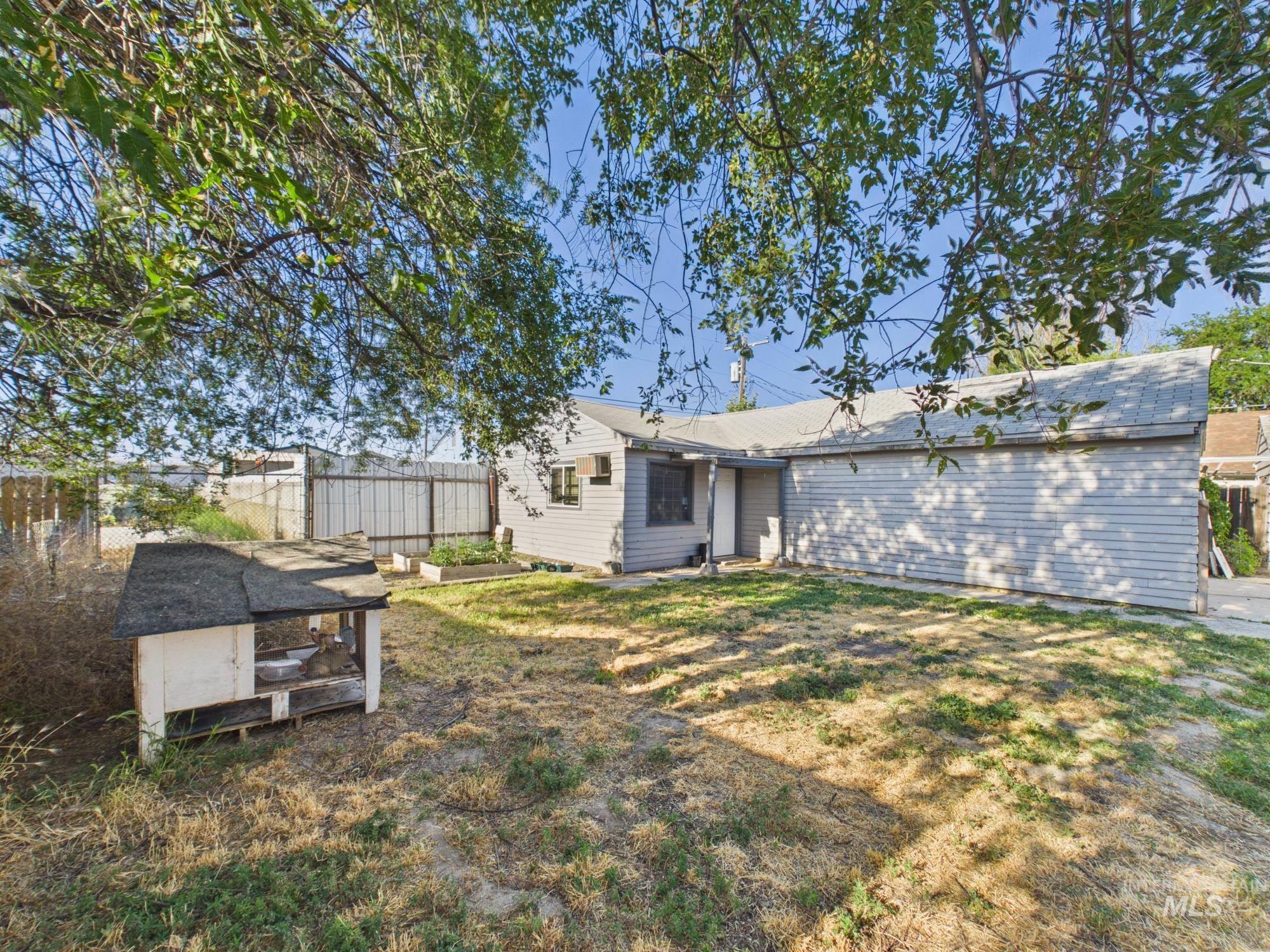 204 Anderson St, Caldwell, Idaho 83605, 3 Bedrooms, 1.5 Bathrooms, Residential For Sale, Price $325,000,MLS 98991446