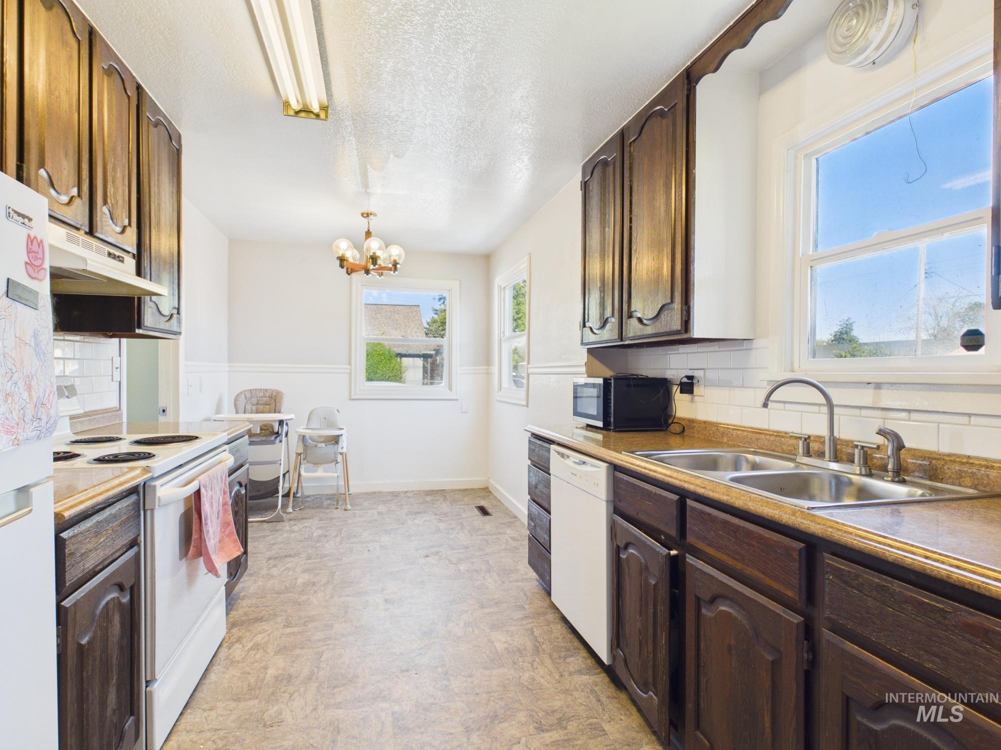 204 Anderson St, Caldwell, Idaho 83605, 3 Bedrooms, 1.5 Bathrooms, Residential For Sale, Price $325,000,MLS 98991446