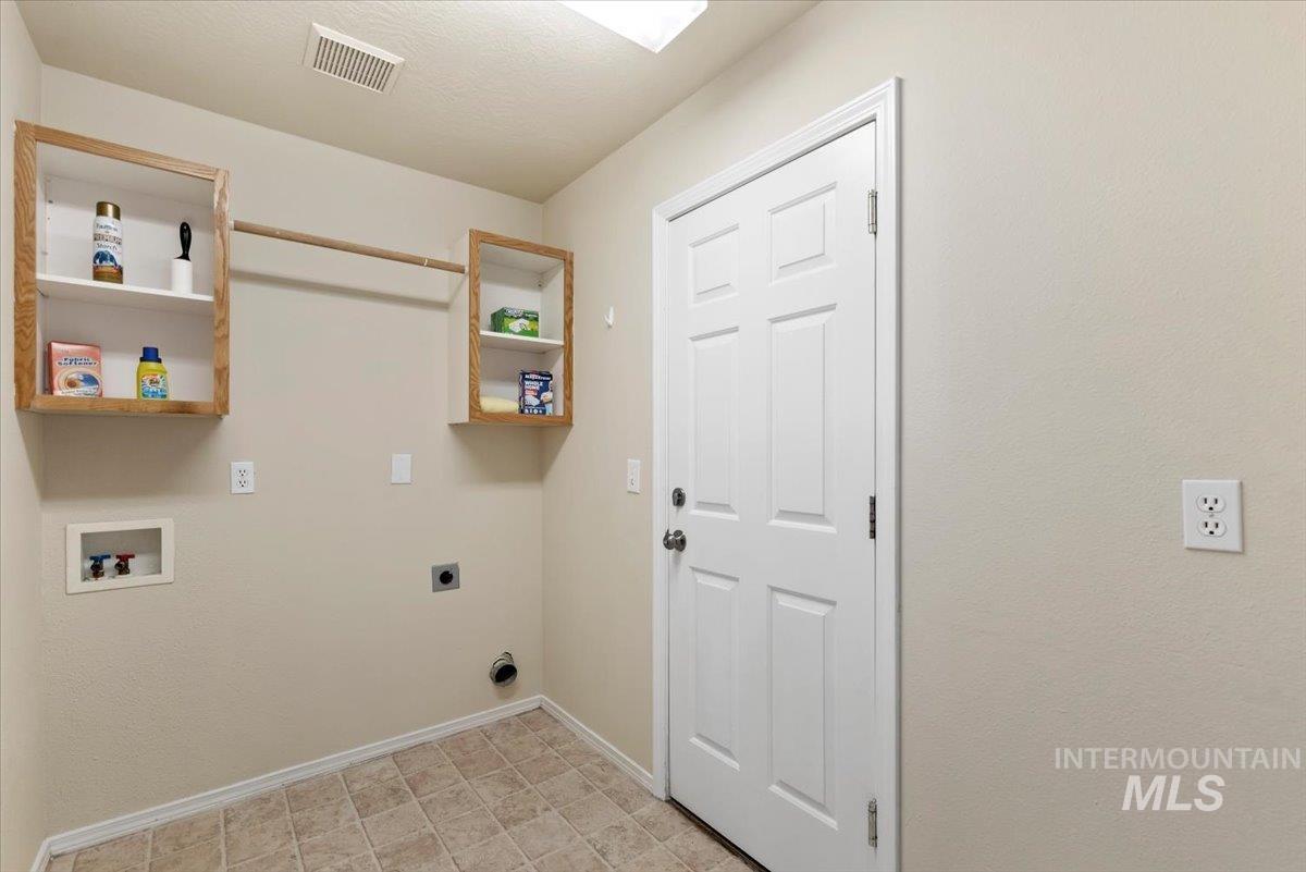 655 W Waterbury Dr, Meridian, Idaho 83646, 3 Bedrooms, 2 Bathrooms, Residential For Sale, Price $419,900, 98991456