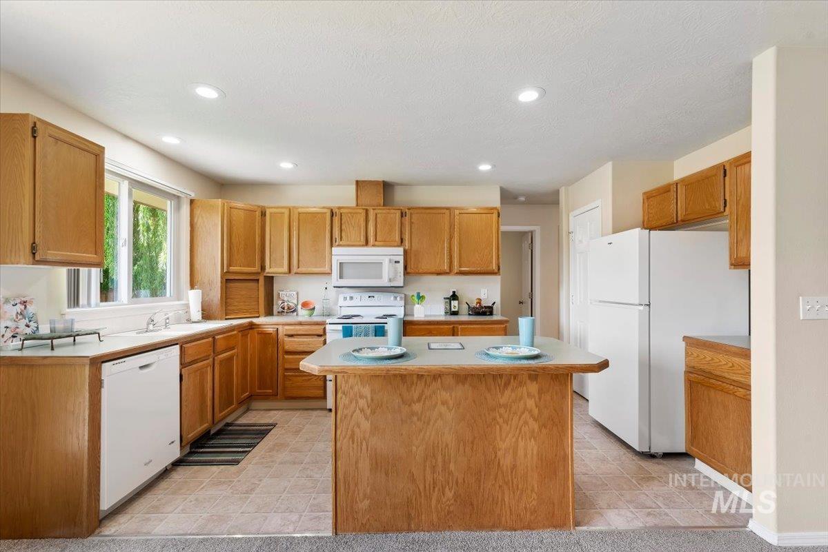 655 W Waterbury Dr, Meridian, Idaho 83646, 3 Bedrooms, 2 Bathrooms, Residential For Sale, Price $419,900, 98991456
